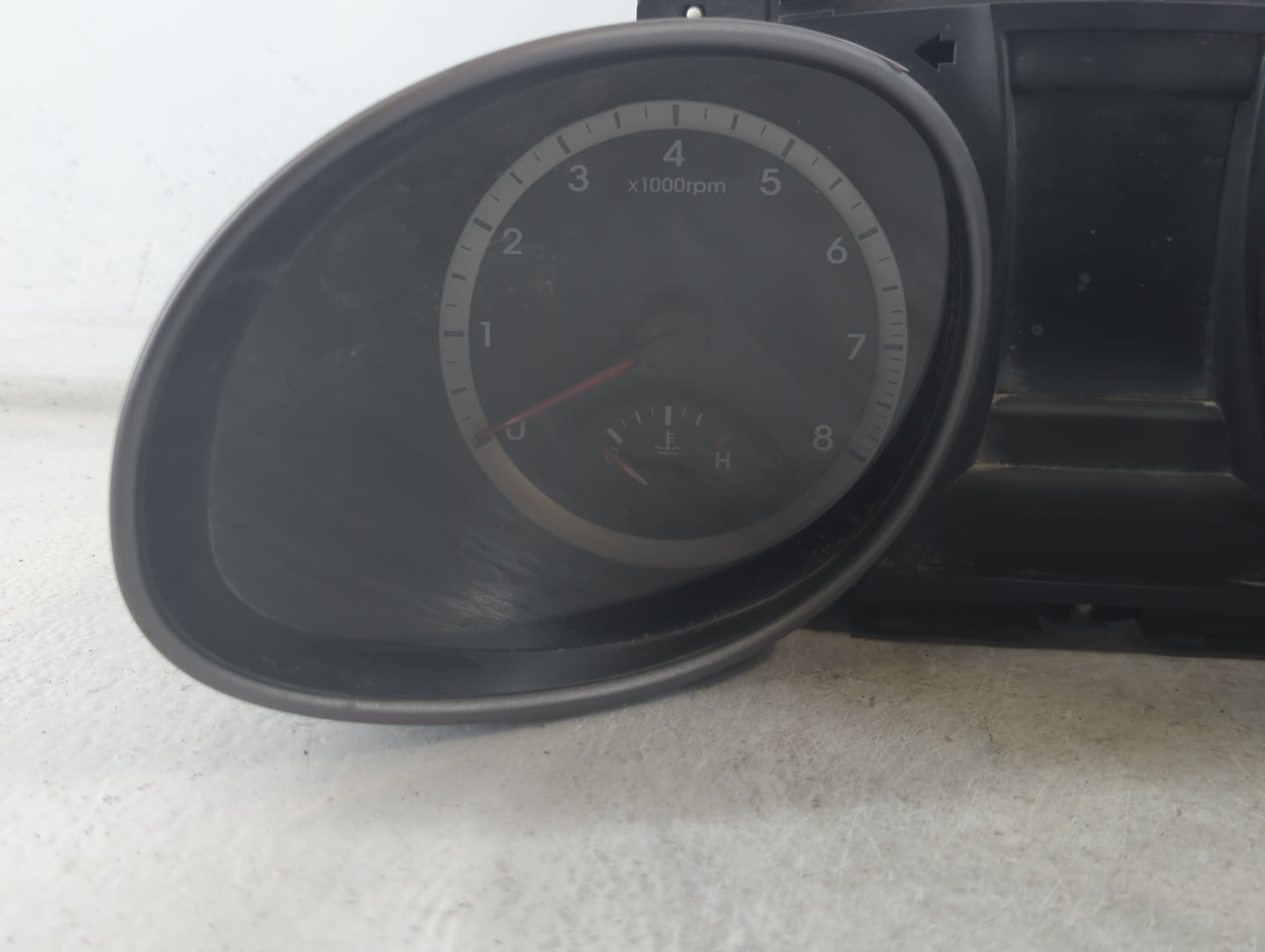 2015-2016 Hyundai Santa Fe Instrument Cluster Speedometer Gauges P/N:94001-4Z300 Fits Fits 2015 2016 OEM Used Auto Parts - O
