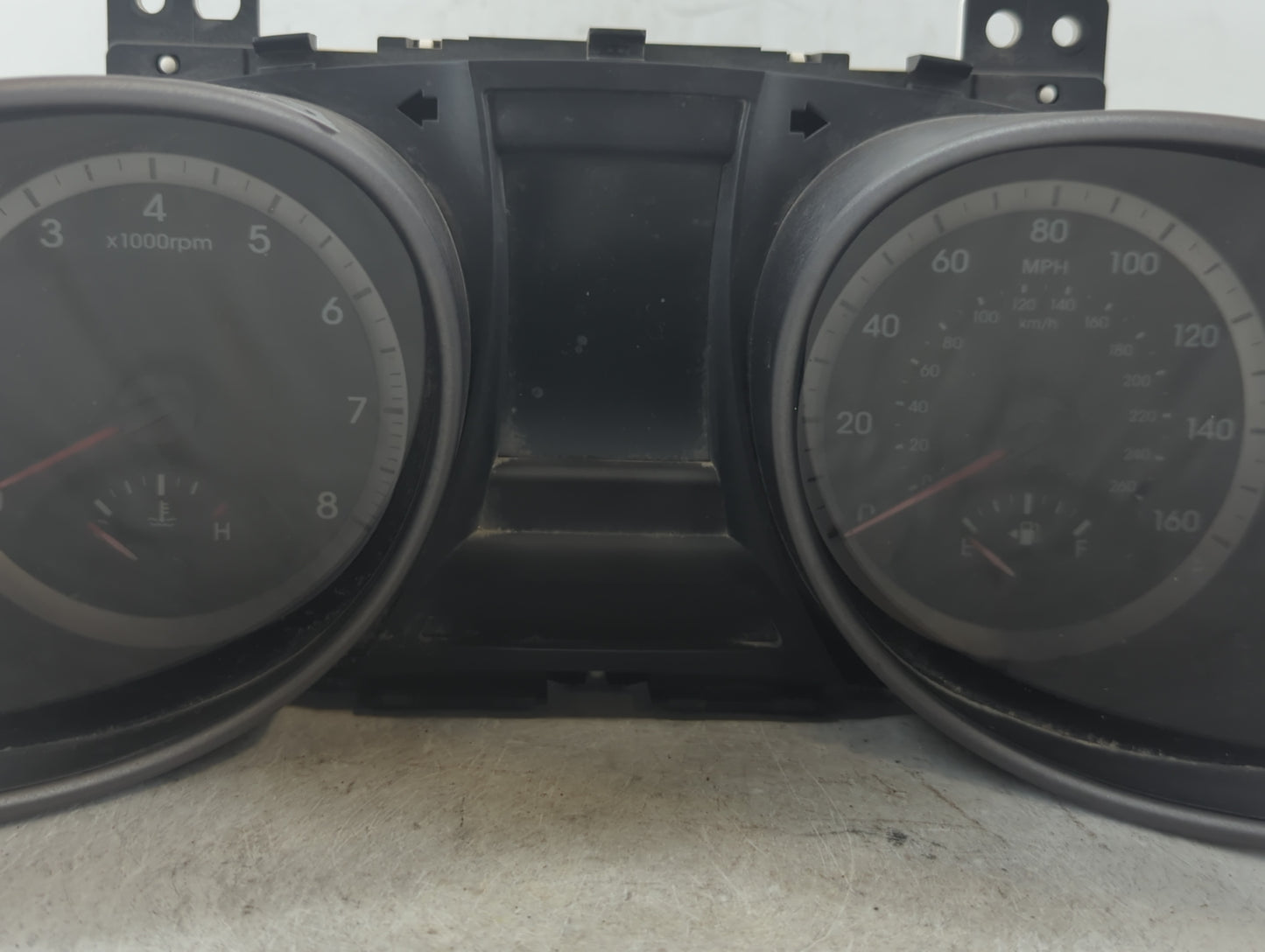 2015-2016 Hyundai Santa Fe Instrument Cluster Speedometer Gauges P/N:94001-4Z300 Fits Fits 2015 2016 OEM Used Auto Parts - O