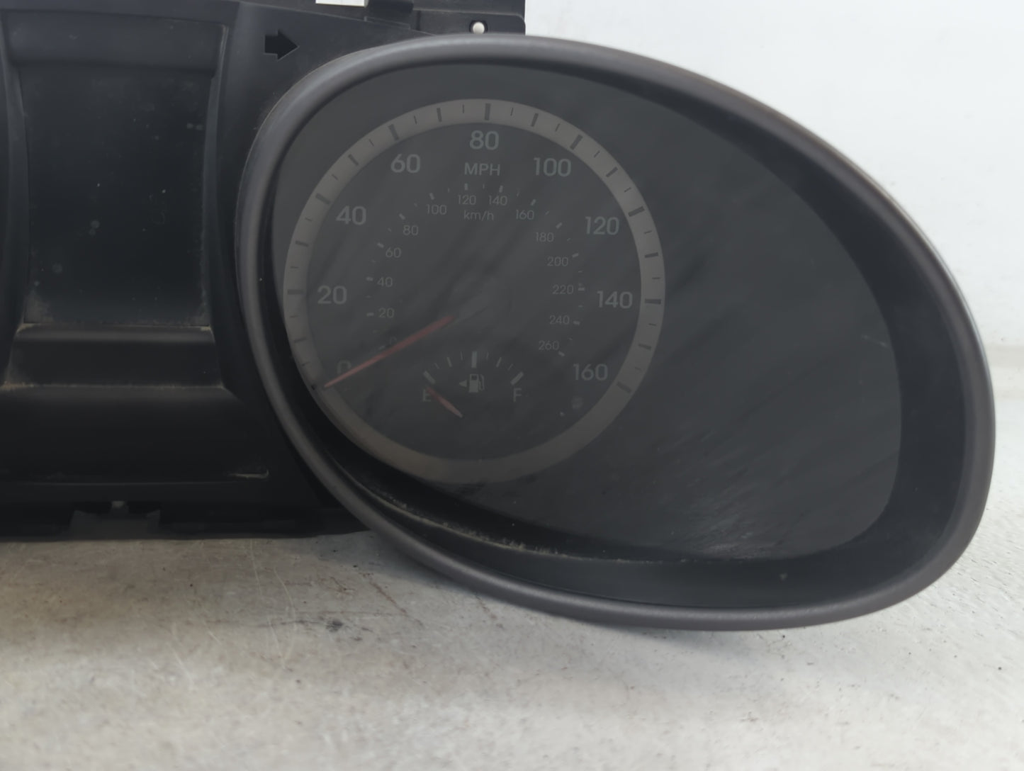2015-2016 Hyundai Santa Fe Instrument Cluster Speedometer Gauges P/N:94001-4Z300 Fits Fits 2015 2016 OEM Used Auto Parts - O