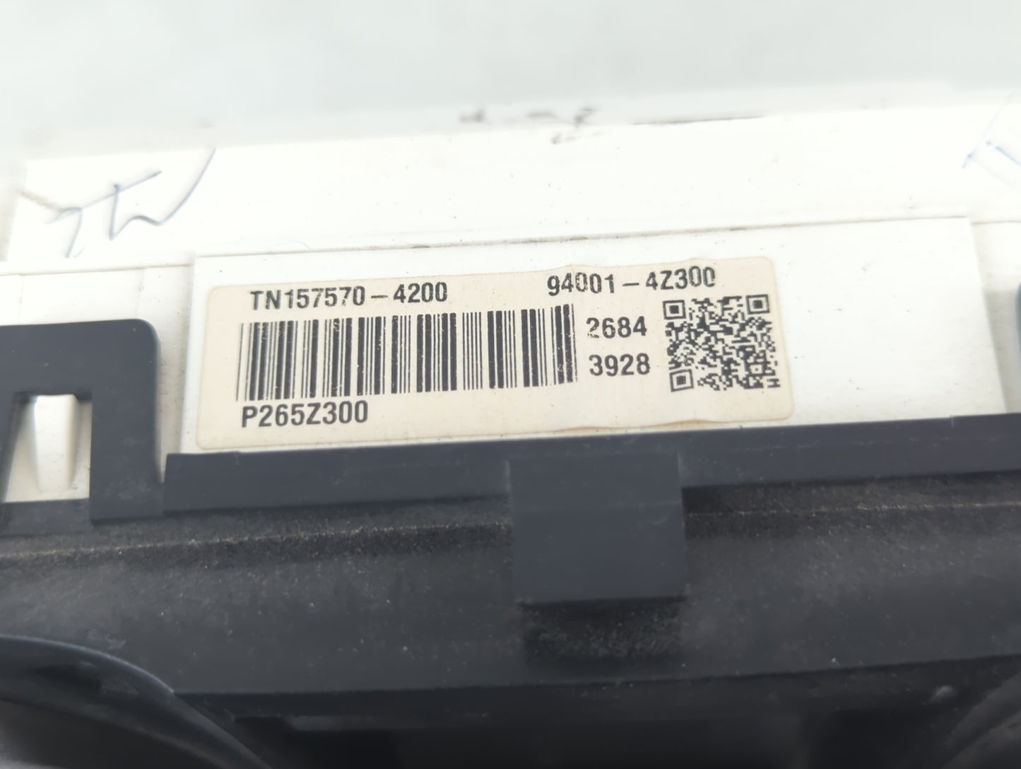 2015-2016 Hyundai Santa Fe Instrument Cluster Speedometer Gauges P/N:94001-4Z300 Fits Fits 2015 2016 OEM Used Auto Parts - O