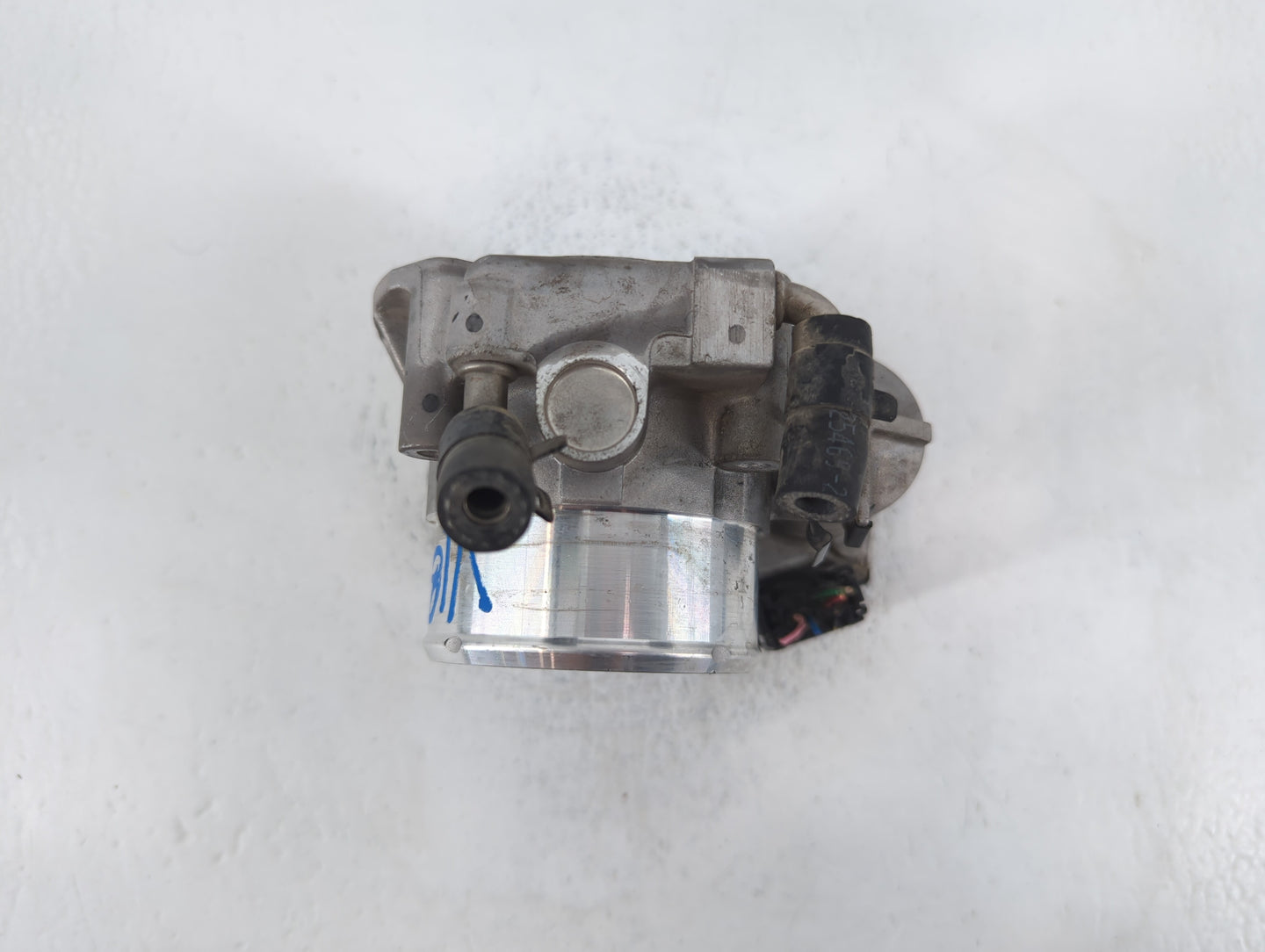 2015 Hyundai Santa Fe Throttle Body P/N:35100-2G700 Fits Fits 2011 2012 2013 2014 2016 OEM Used Auto Parts - Oemusedautopart