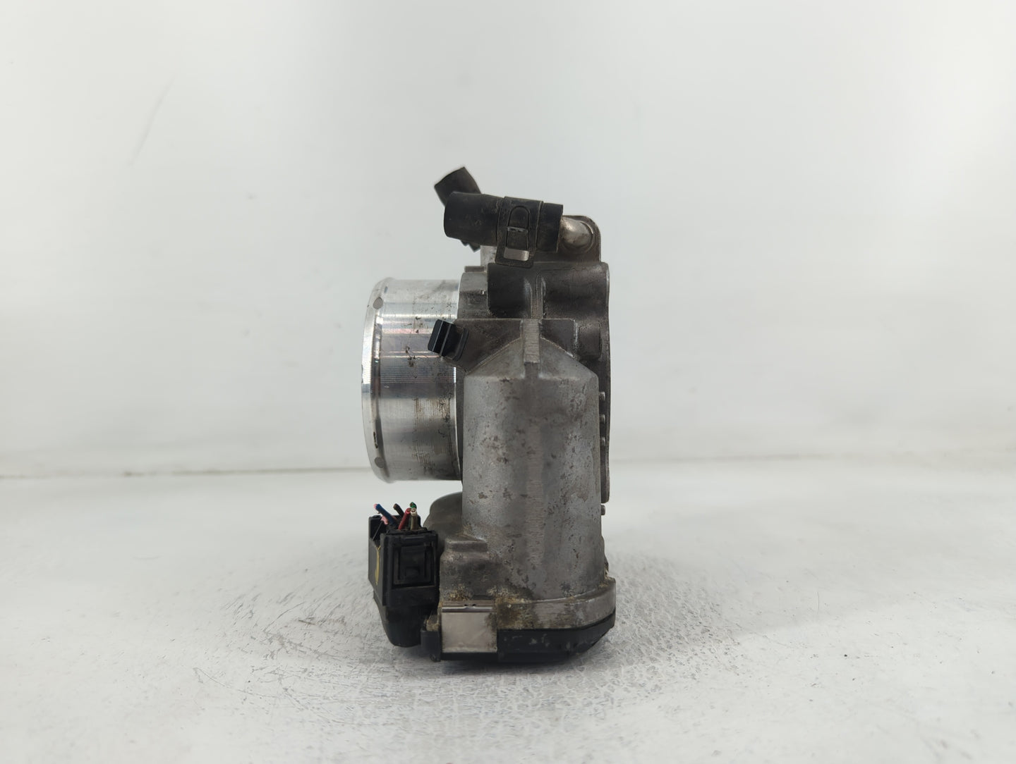 2015 Hyundai Santa Fe Throttle Body P/N:35100-2G700 Fits Fits 2011 2012 2013 2014 2016 OEM Used Auto Parts - Oemusedautopart