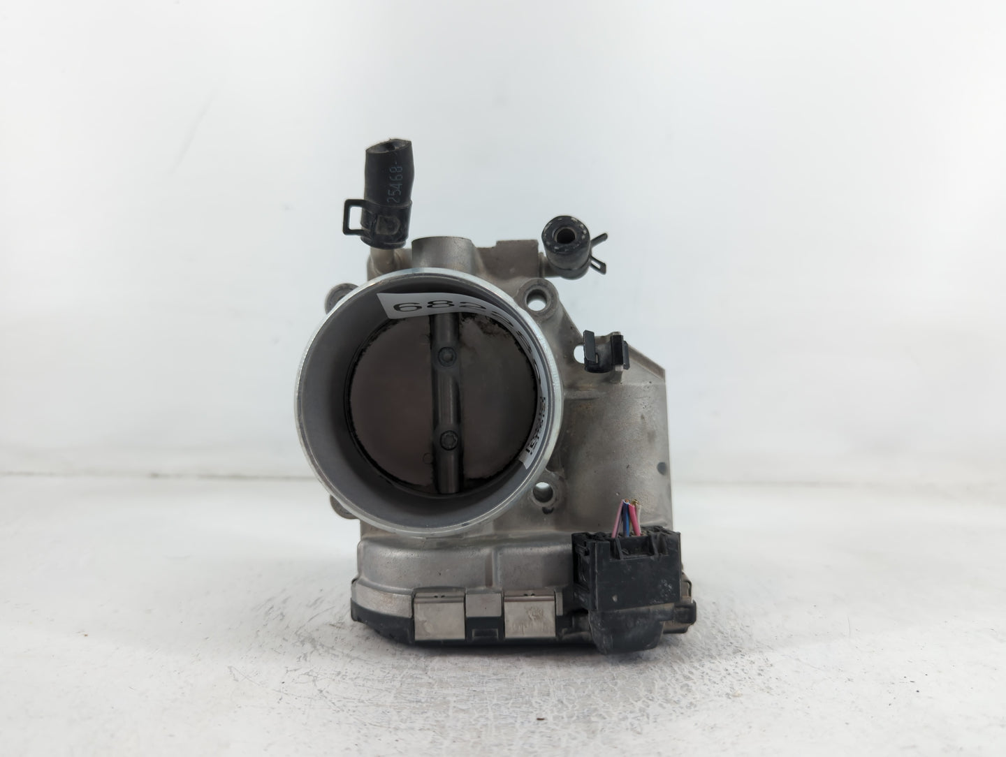 2015 Hyundai Santa Fe Throttle Body P/N:35100-2G700 Fits Fits 2011 2012 2013 2014 2016 OEM Used Auto Parts - Oemusedautopart