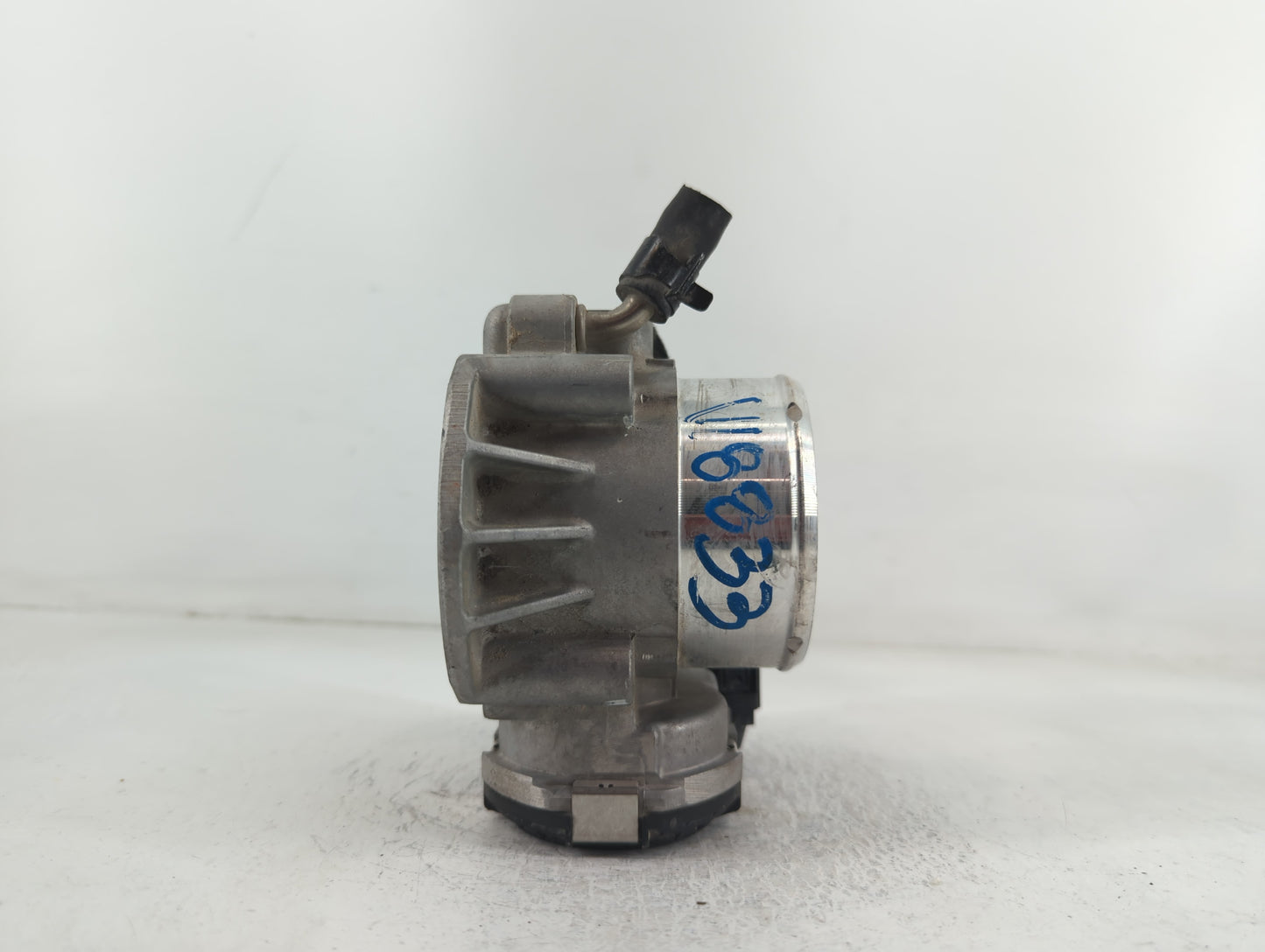 2015 Hyundai Santa Fe Throttle Body P/N:35100-2G700 Fits Fits 2011 2012 2013 2014 2016 OEM Used Auto Parts - Oemusedautopart