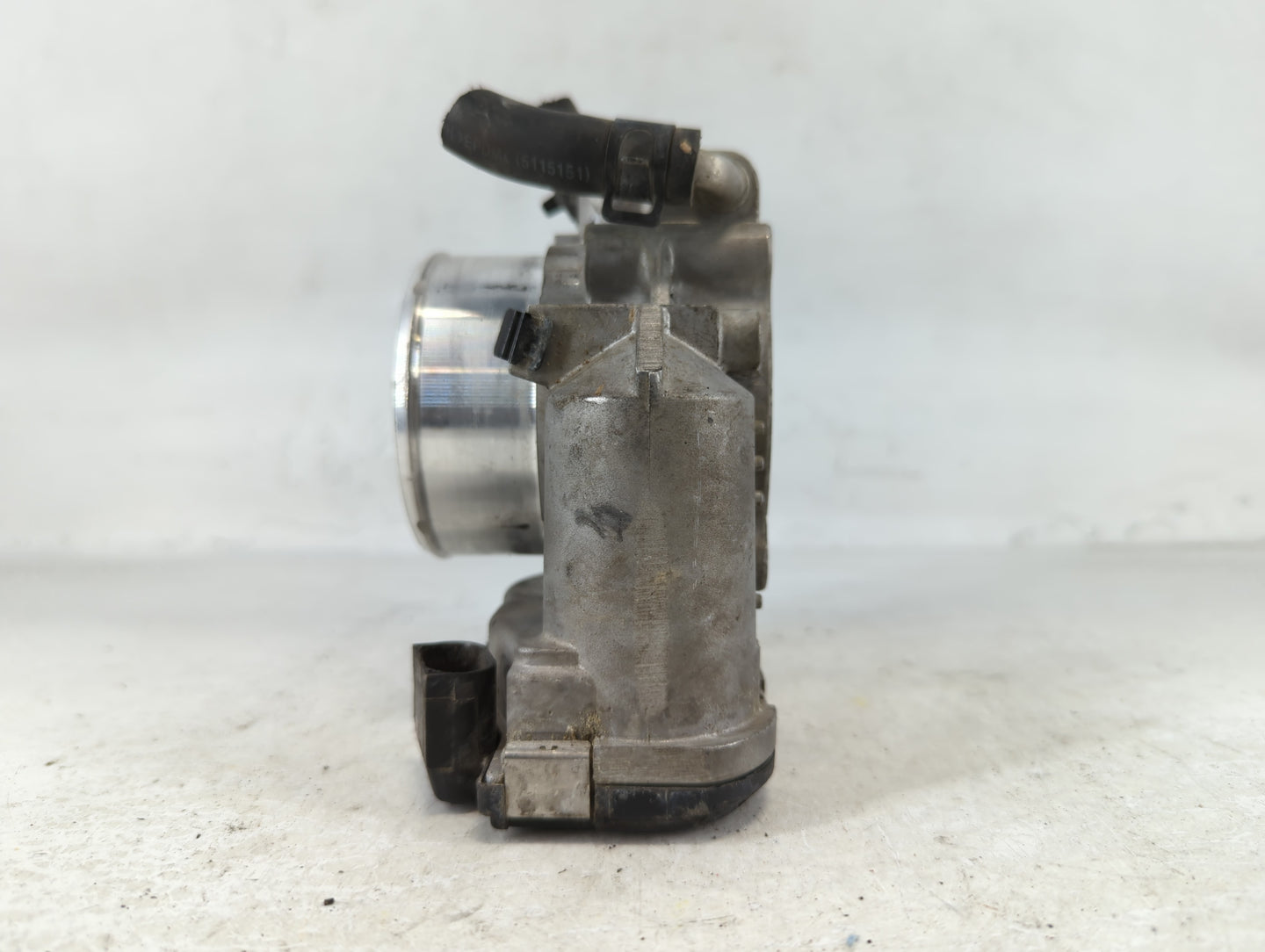 2015 Hyundai Santa Fe Throttle Body P/N:35100-2G700 Fits Fits 2011 2012 2013 2014 2016 OEM Used Auto Parts - Oemusedautopart