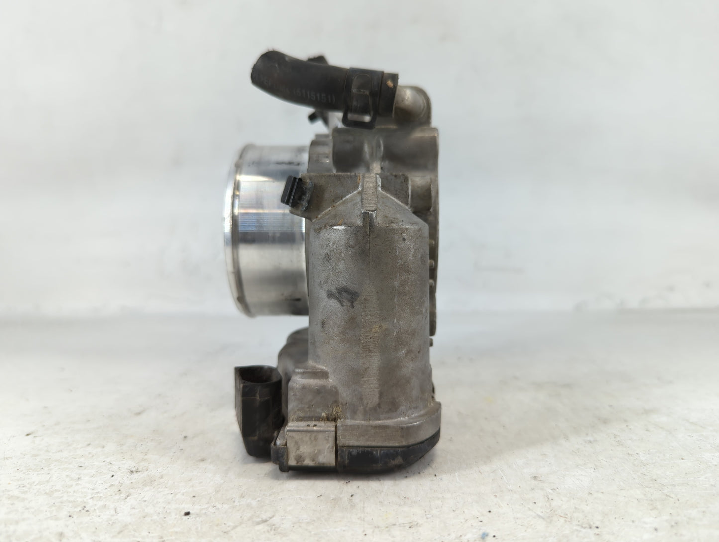2015 Hyundai Santa Fe Throttle Body P/N:35100-2G700 Fits Fits 2011 2012 2013 2014 2016 OEM Used Auto Parts - Oemusedautopart