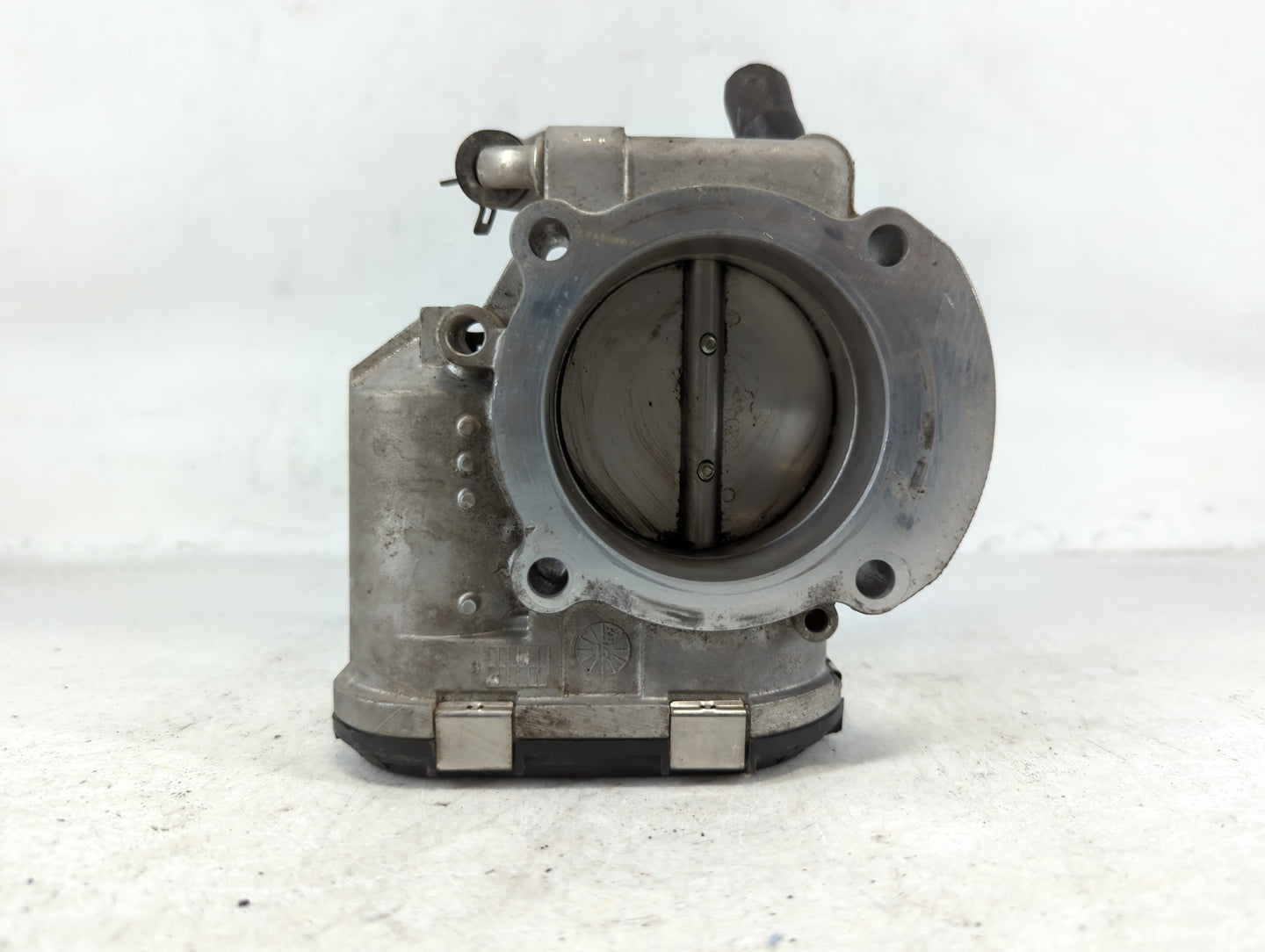 2015 Hyundai Santa Fe Throttle Body P/N:35100-2G700 Fits Fits 2011 2012 2013 2014 2016 OEM Used Auto Parts - Oemusedautopart
