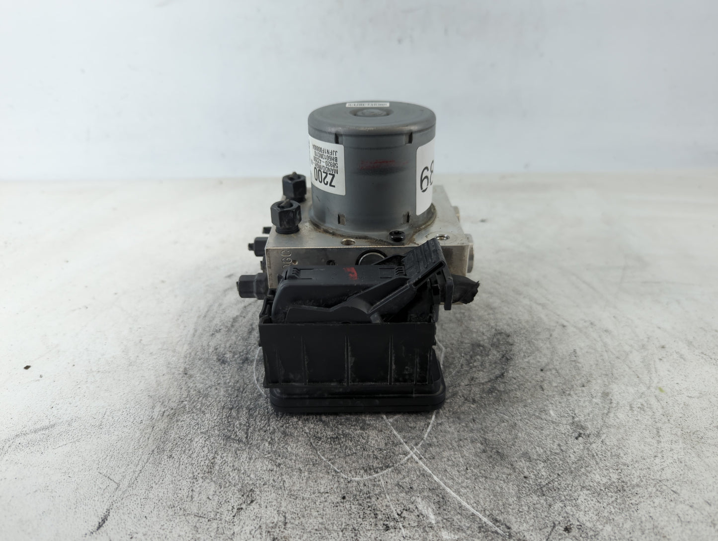2015 Hyundai Santa Fe ABS Pump Control Module Replacement P/N:58920-4Z200 Fits OEM Used Auto Parts - Oemusedautoparts1.com