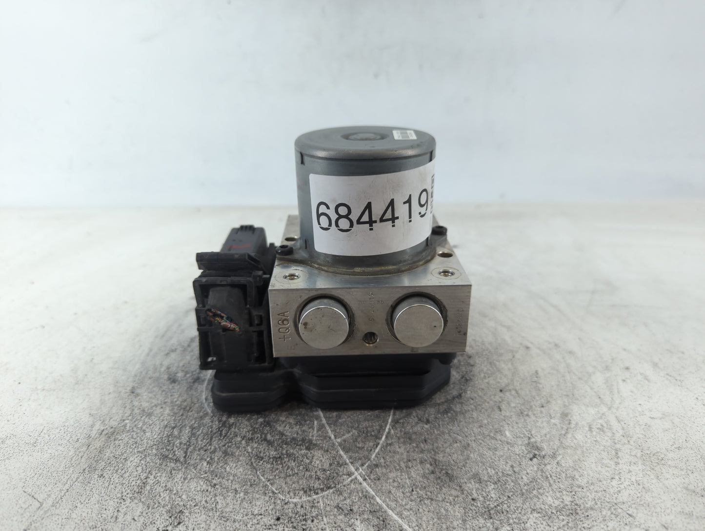 2015 Hyundai Santa Fe ABS Pump Control Module Replacement P/N:58920-4Z200 Fits OEM Used Auto Parts - Oemusedautoparts1.com