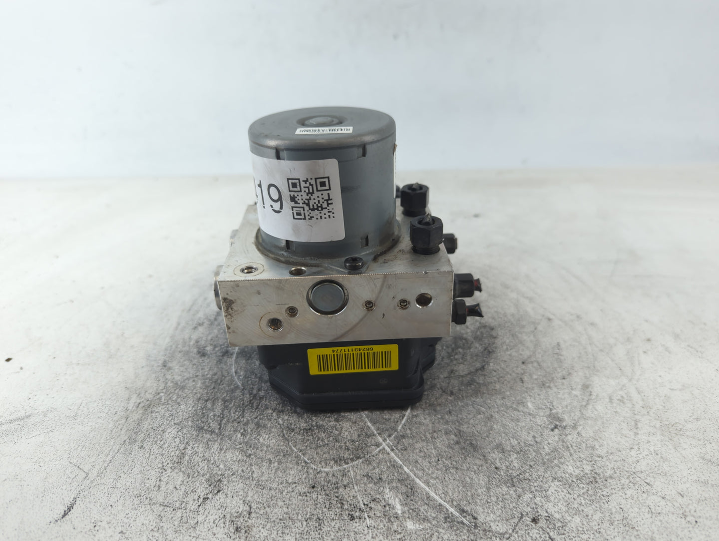 2015 Hyundai Santa Fe ABS Pump Control Module Replacement P/N:58920-4Z200 Fits OEM Used Auto Parts - Oemusedautoparts1.com