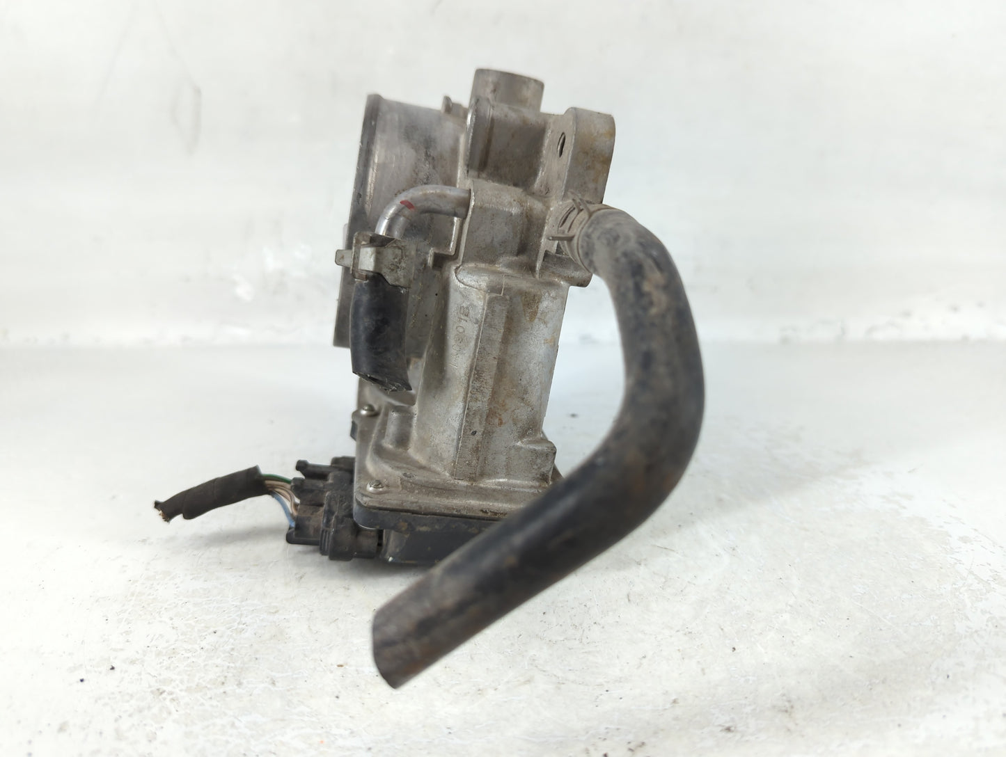2013-2018 Hyundai Santa Fe Throttle Body P/N:35100-3CAA0 Fits Fits 2012 2013 2014 2015 2016 2017 2018 OEM Used Auto Parts - 