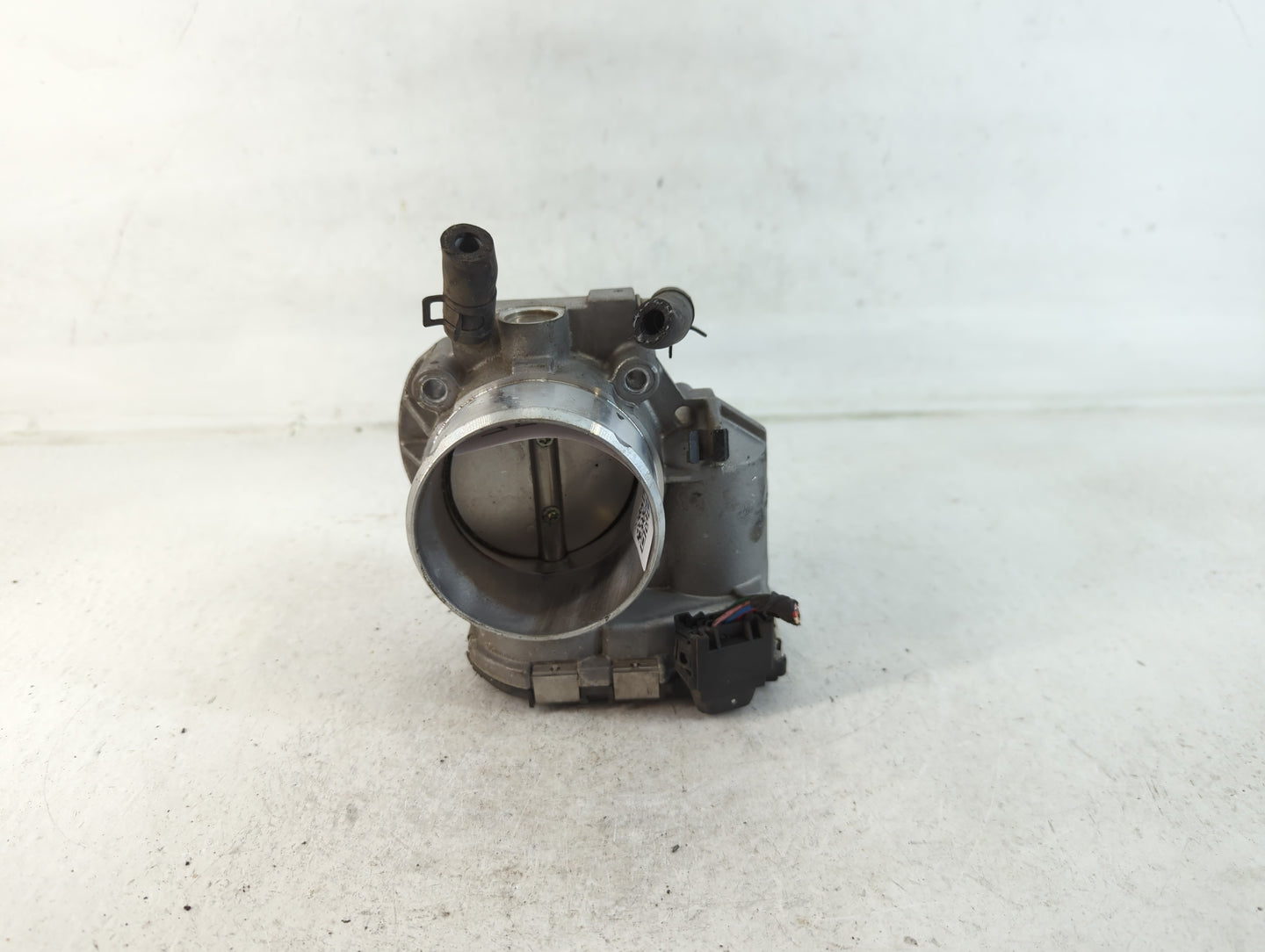 2015 Hyundai Santa Fe Throttle Body P/N:35100-2G700 Fits Fits 2011 2012 2013 2014 2016 OEM Used Auto Parts - Oemusedautopart