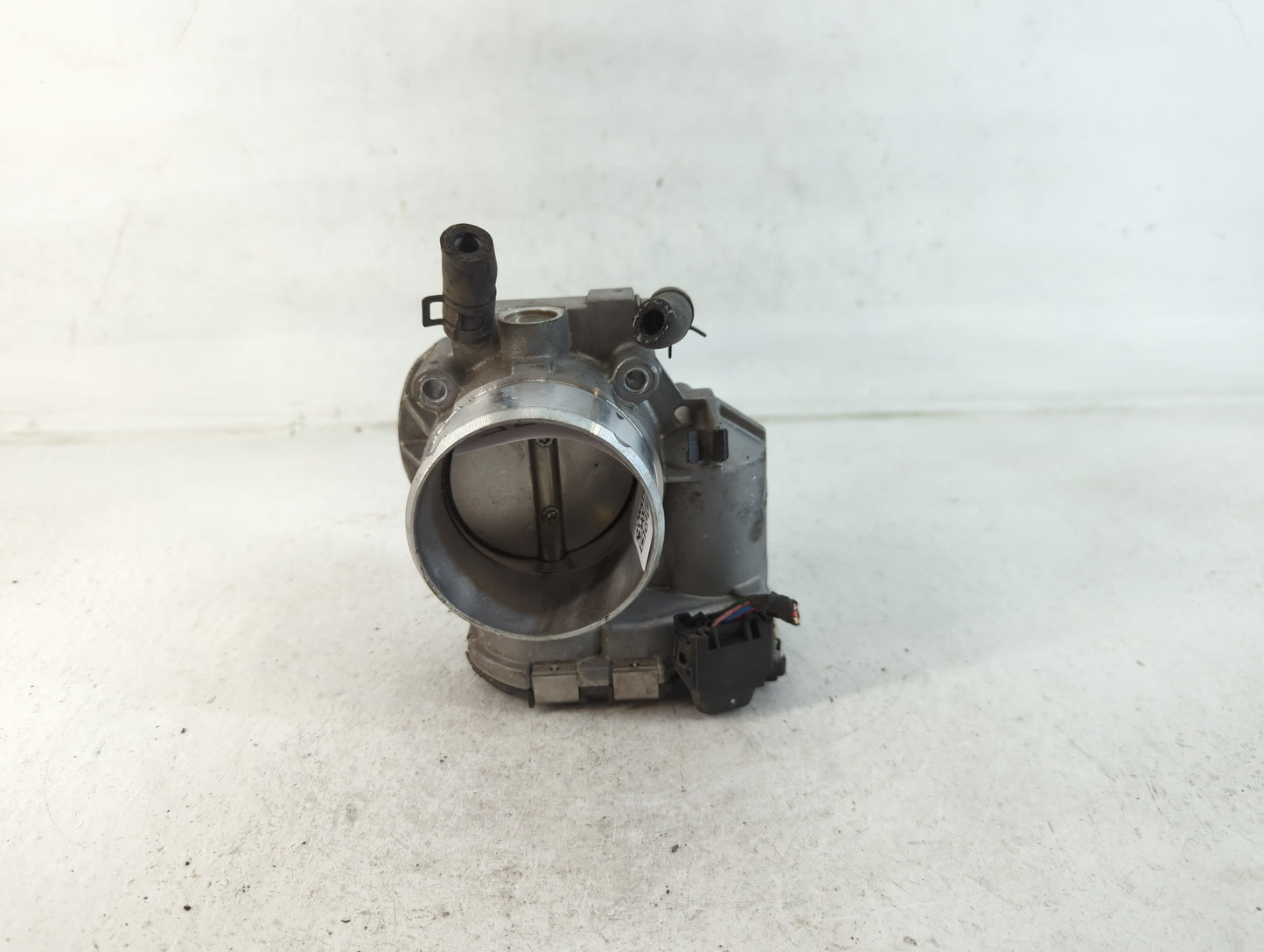 2015 Hyundai Santa Fe Throttle Body P/N:35100-2G700 Fits Fits 2011 2012 2013 2014 2016 OEM Used Auto Parts - Oemusedautopart