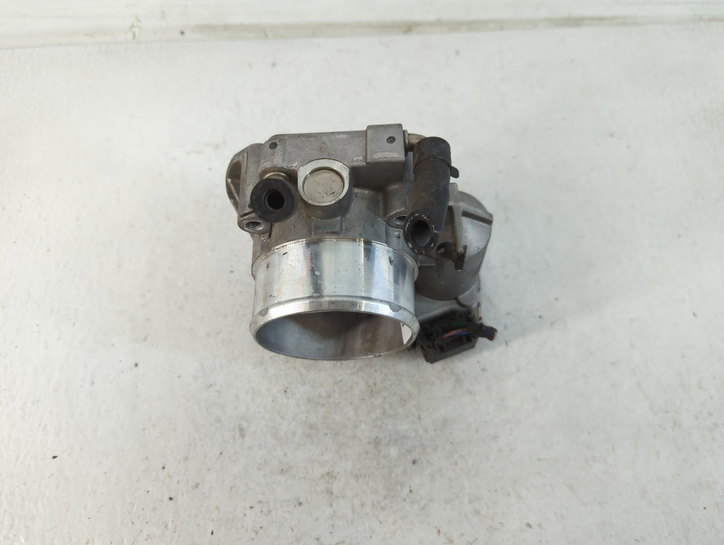 2015 Hyundai Santa Fe Throttle Body P/N:35100-2G700 Fits Fits 2011 2012 2013 2014 2016 OEM Used Auto Parts - Oemusedautopart