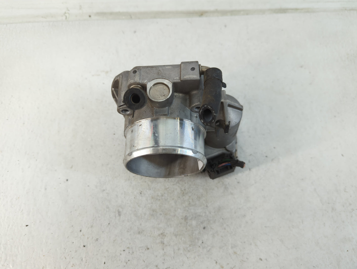 2015 Hyundai Santa Fe Throttle Body P/N:35100-2G700 Fits Fits 2011 2012 2013 2014 2016 OEM Used Auto Parts - Oemusedautopart