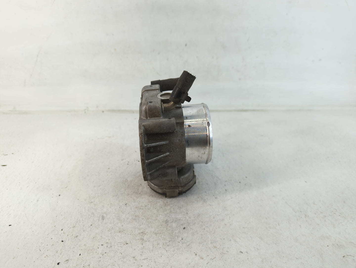 2015 Hyundai Santa Fe Throttle Body P/N:35100-2G700 Fits Fits 2011 2012 2013 2014 2016 OEM Used Auto Parts - Oemusedautopart