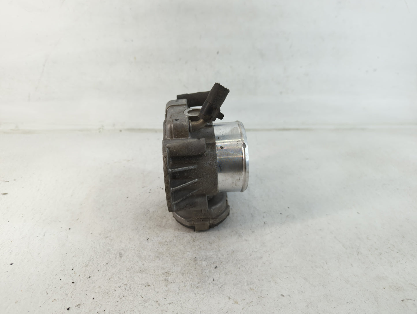2015 Hyundai Santa Fe Throttle Body P/N:35100-2G700 Fits Fits 2011 2012 2013 2014 2016 OEM Used Auto Parts - Oemusedautopart