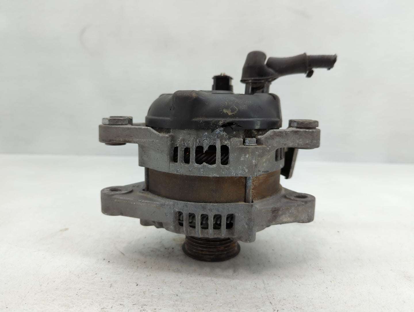 2015 Hyundai Santa Fe Alternator Replacement Generator Charging Assembly Engine OEM P/N:37300-30510 Fits Fits 2014 OEM Used 