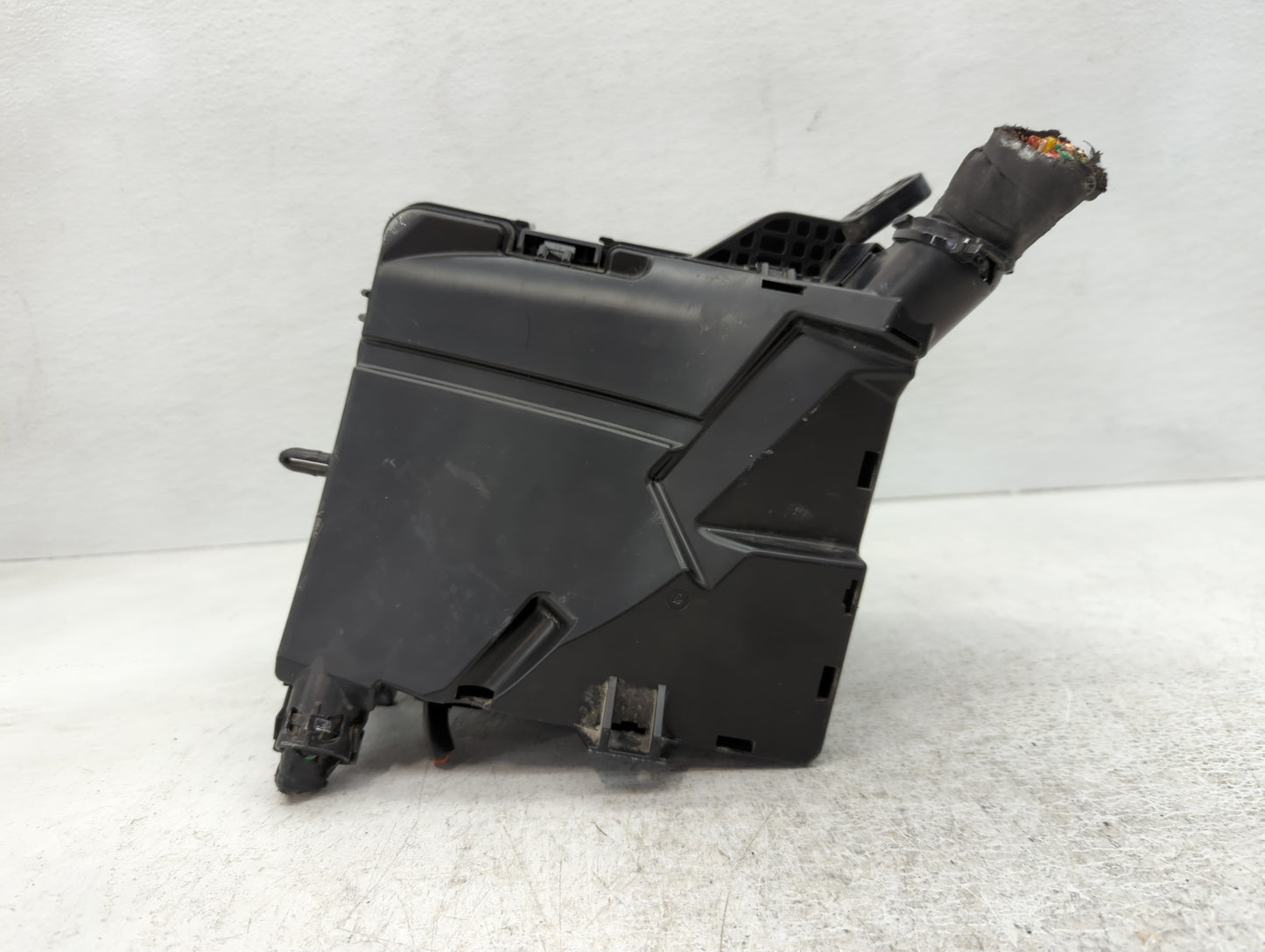 2015 Hyundai Sonata Fusebox Fuse Box Panel Relay Module P/N:6423-0102 Fits OEM Used Auto Parts - Oemusedautoparts1.com