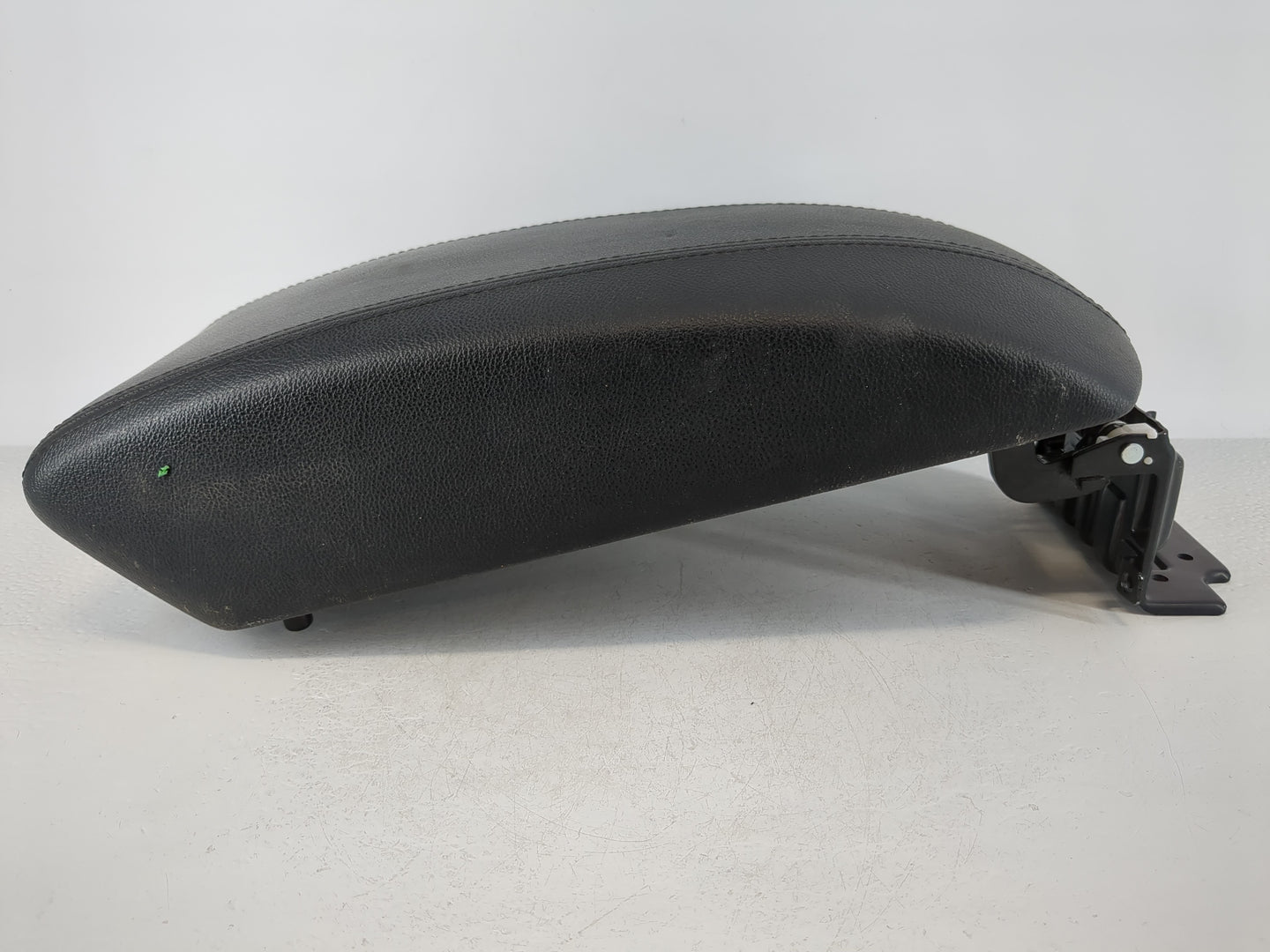 2011-2015 Hyundai Sonata Center Console Armrest Cover Lid Fits Fits 2011 2012 2013 2014 2015 OEM Used Auto Parts - Oemusedau
