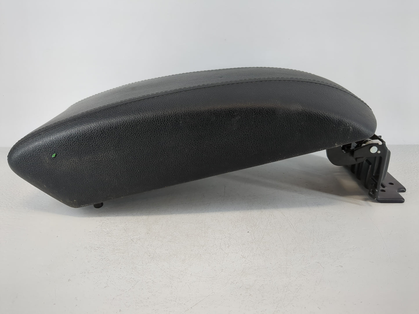 2011-2015 Hyundai Sonata Center Console Armrest Cover Lid Fits Fits 2011 2012 2013 2014 2015 OEM Used Auto Parts - Oemusedau