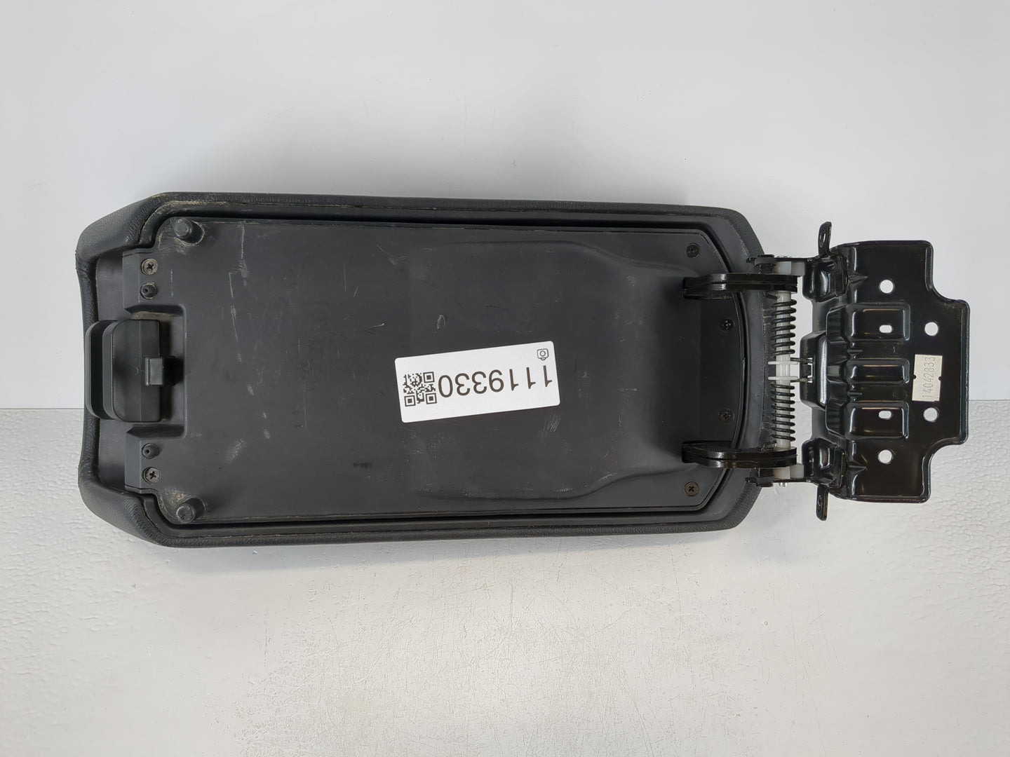 2011-2015 Hyundai Sonata Center Console Armrest Cover Lid Fits Fits 2011 2012 2013 2014 2015 OEM Used Auto Parts - Oemusedau
