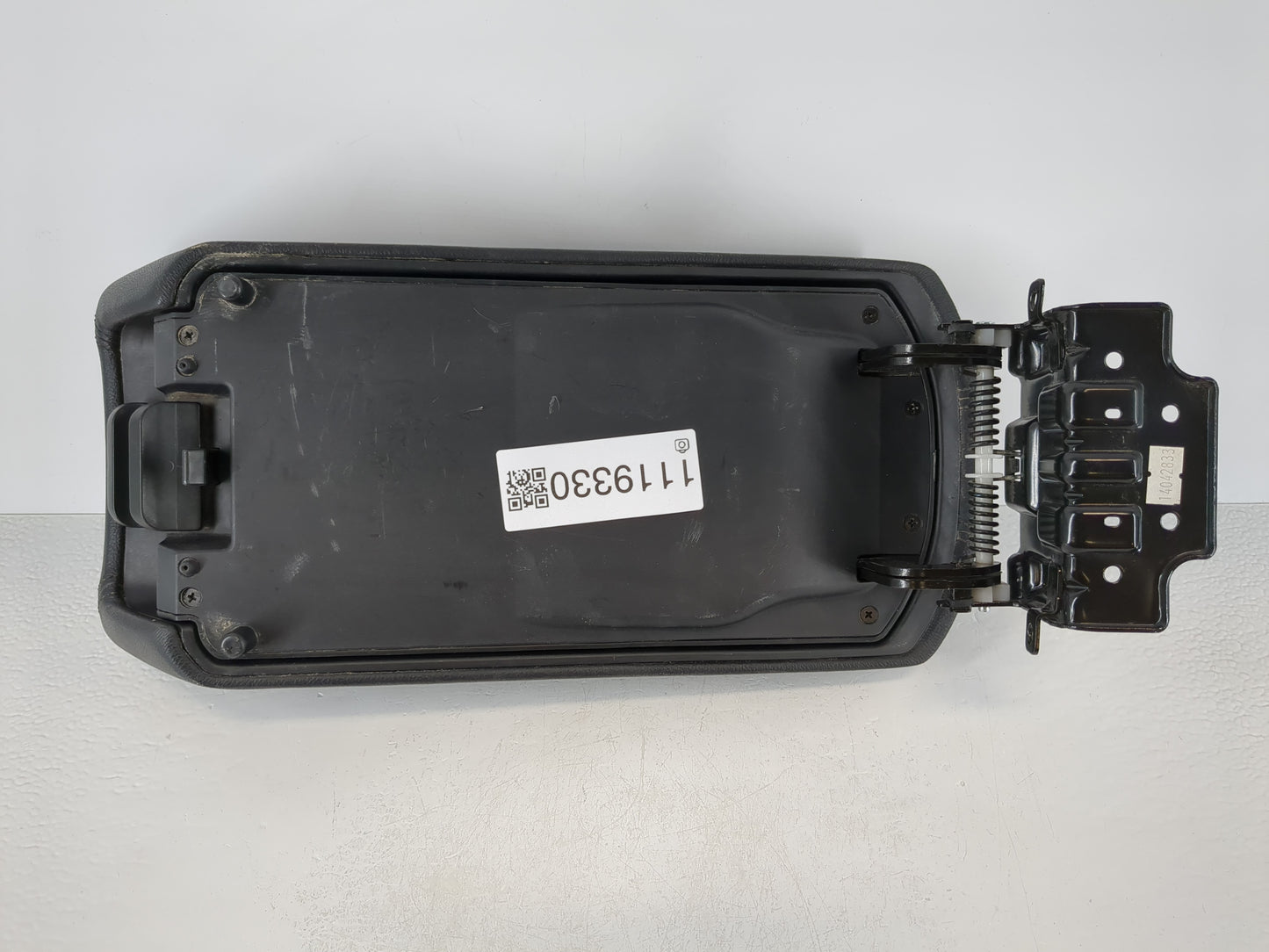 2011-2015 Hyundai Sonata Center Console Armrest Cover Lid Fits Fits 2011 2012 2013 2014 2015 OEM Used Auto Parts - Oemusedau
