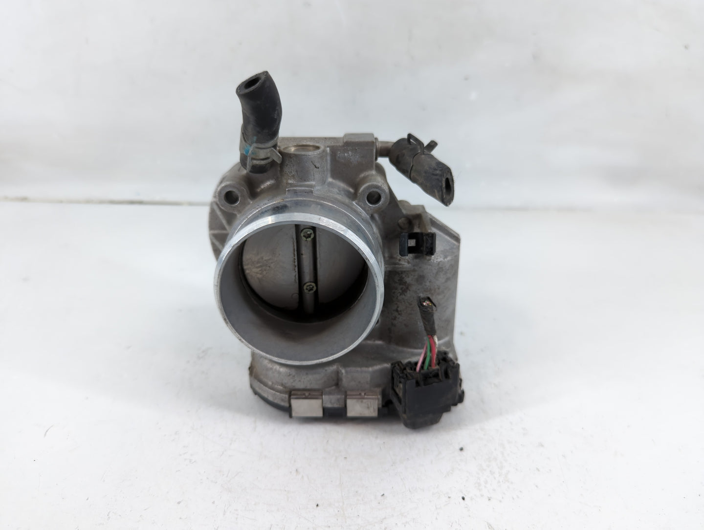 2011-2015 Hyundai Sonata Throttle Body P/N:35100-2G800 Fits Fits 2011 2012 2013 2014 2015 2016 OEM Used Auto Parts - Oemused