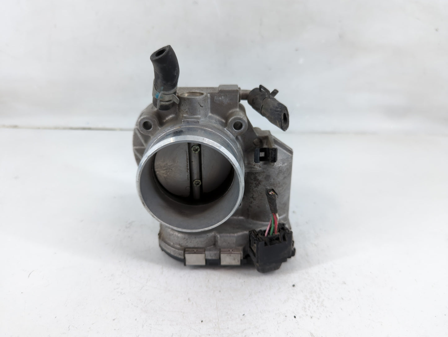 2011-2015 Hyundai Sonata Throttle Body P/N:35100-2G800 Fits Fits 2011 2012 2013 2014 2015 2016 OEM Used Auto Parts - Oemused