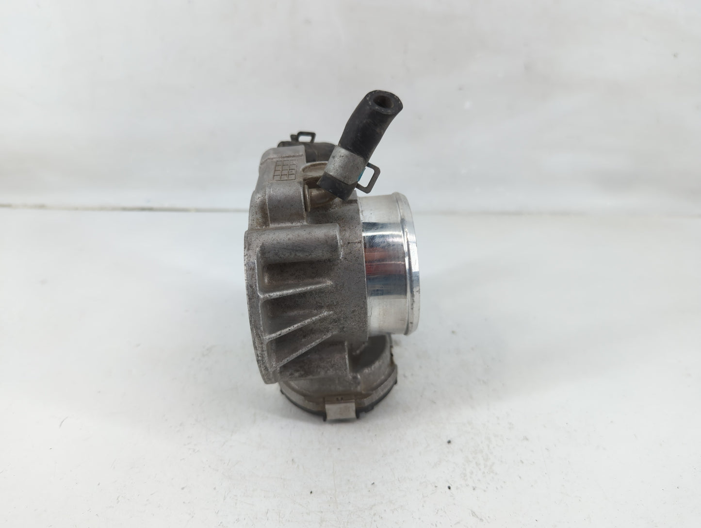 2011-2015 Hyundai Sonata Throttle Body P/N:35100-2G800 Fits Fits 2011 2012 2013 2014 2015 2016 OEM Used Auto Parts - Oemused