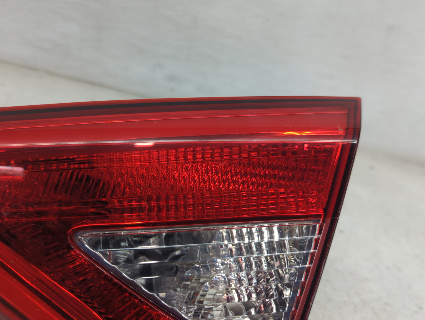 2015 Hyundai Sonata Passenger Right Side Deck Lid Mounted Tail Light - Oemusedautoparts1.com