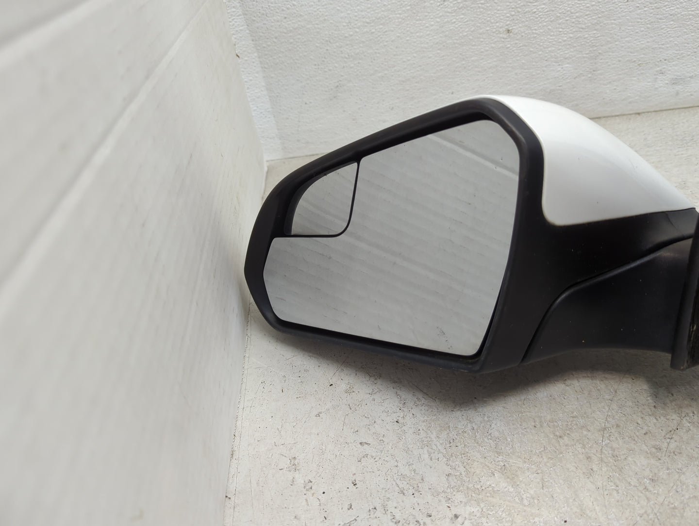 2015 Hyundai Sonata Driver Side View Mirror - Left Door Mirror OEM Used - Oemusedautoparts1.com