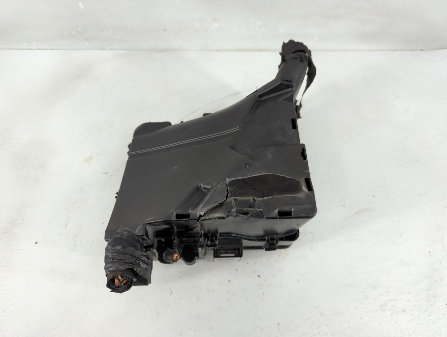 2015 Hyundai Sonata Fusebox Fuse Box Panel Relay Module P/N:VS91200C2010LA Fits OEM Used Auto Parts - Oemusedautoparts1.com