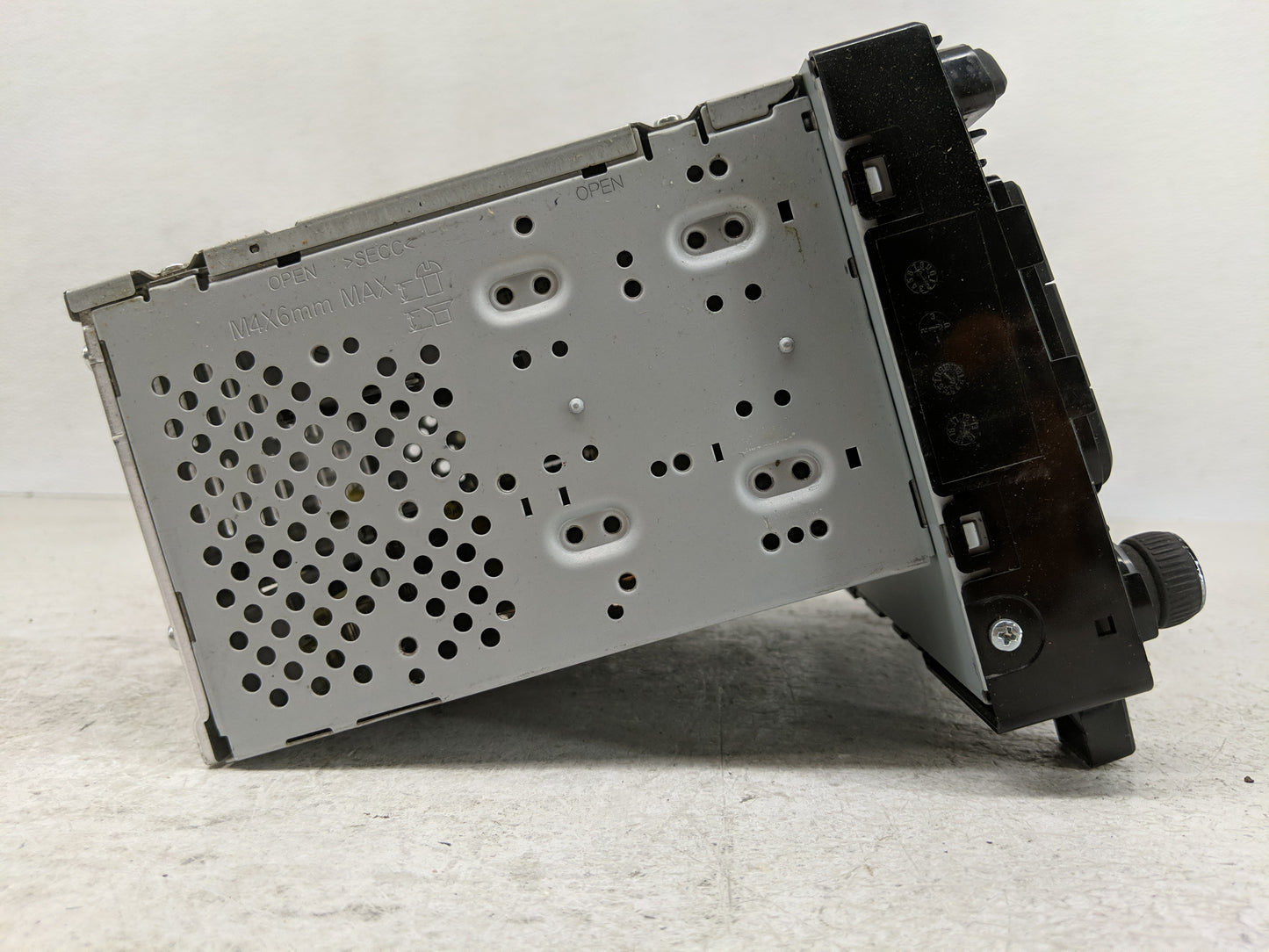 2015-2017 Hyundai Sonata Radio AM FM Cd Player Receiver Replacement Fits Fits 2015 2016 2017 OEM Used Auto Parts - Oemusedau