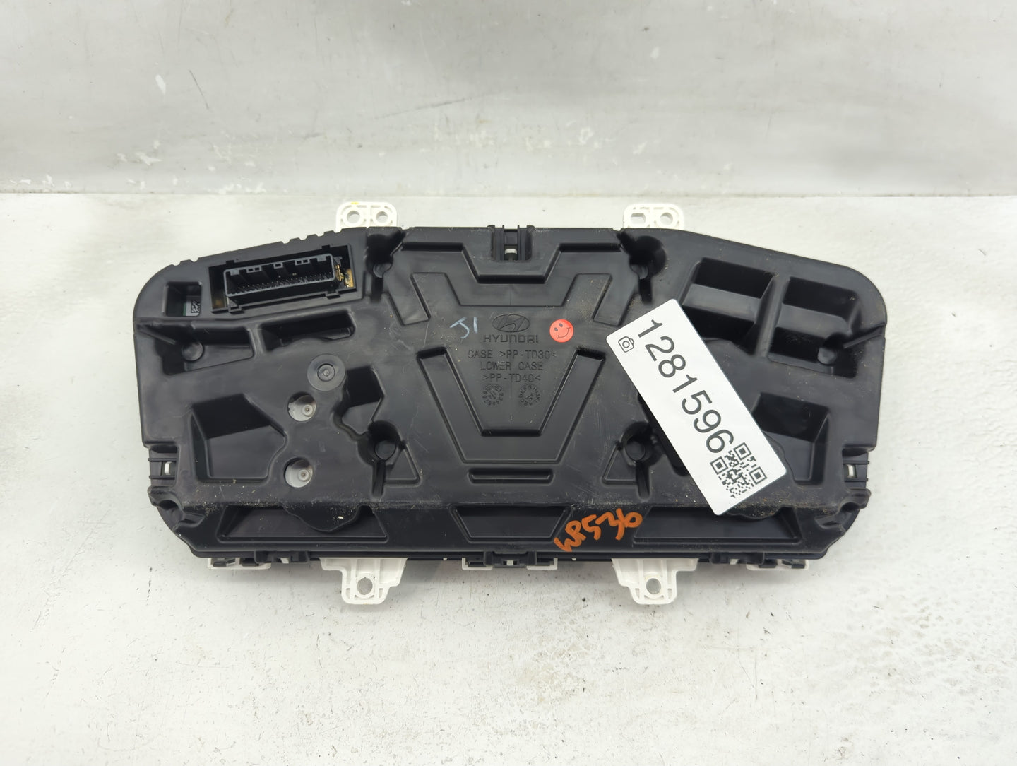2015 Hyundai Sonata Instrument Cluster Speedometer Gauges P/N:94001-C2000 Fits OEM Used Auto Parts - Oemusedautoparts1.com