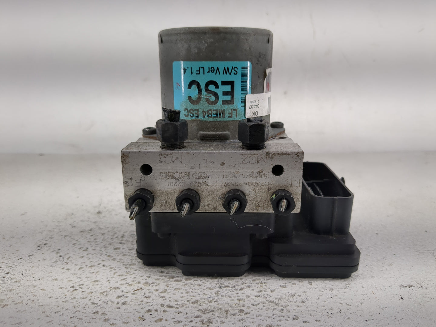 2015-2017 Hyundai Sonata ABS Pump Control Module Replacement P/N:58920-C2201 61589-45100 Fits Fits 2015 2016 2017 OEM Used A