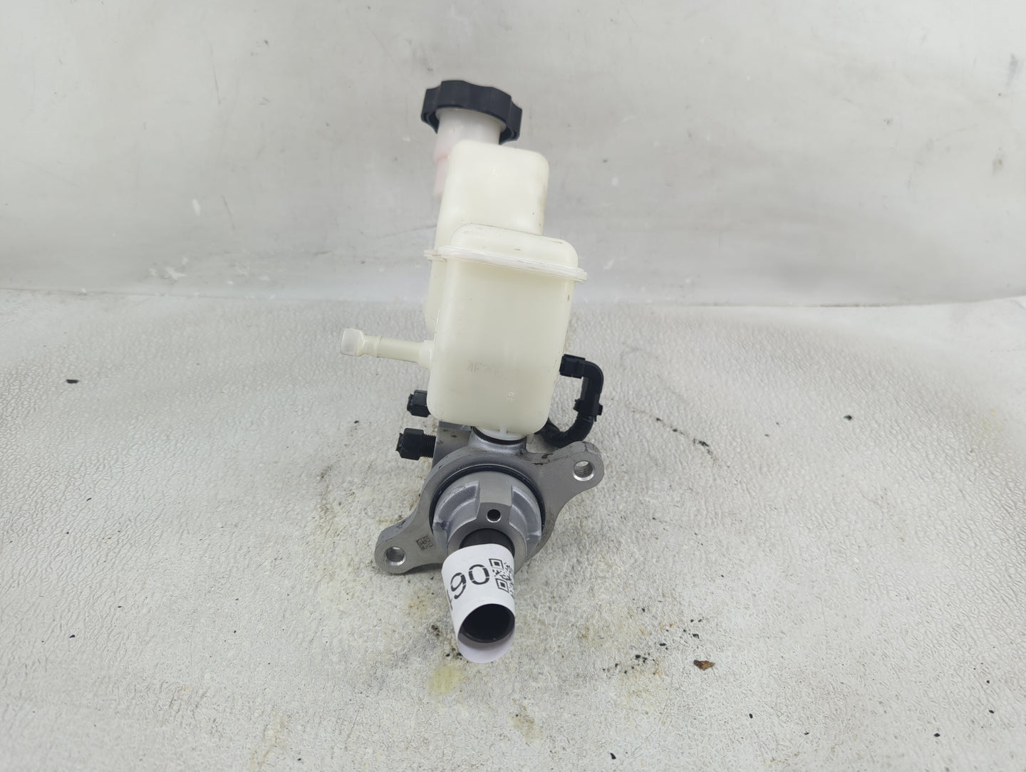 2015-2019 Hyundai Sonata Brake Master Cylinder 1290490 - Oemusedautoparts1.com