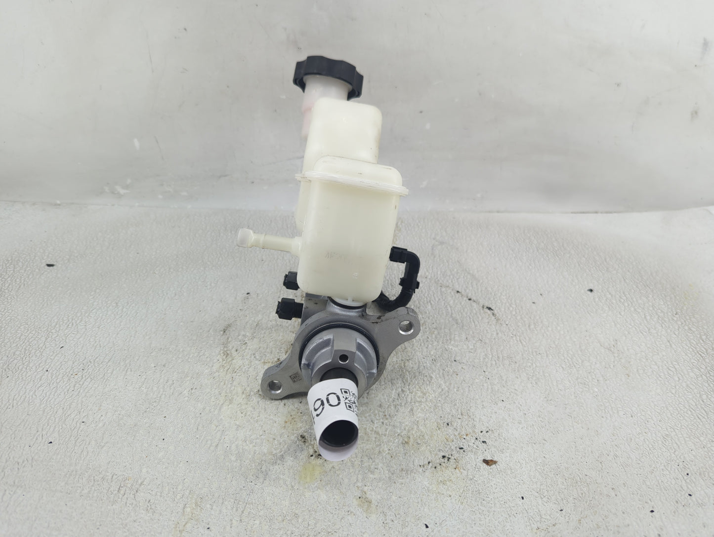 2015-2019 Hyundai Sonata Brake Master Cylinder 1290490 - Oemusedautoparts1.com