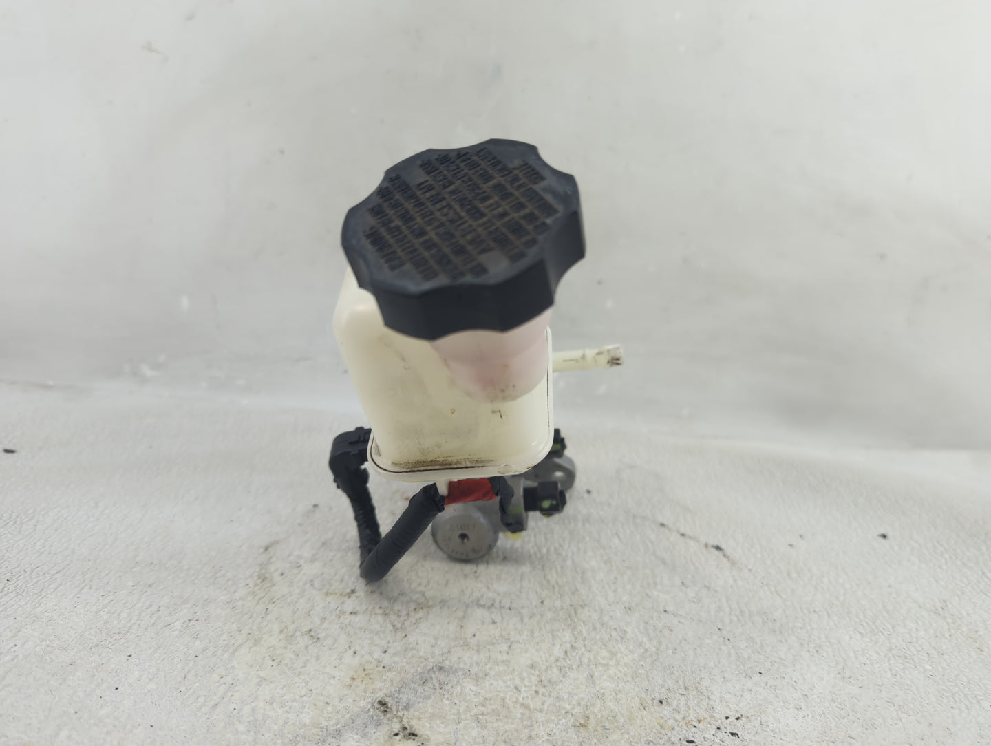 2015-2019 Hyundai Sonata Brake Master Cylinder 1290490 - Oemusedautoparts1.com