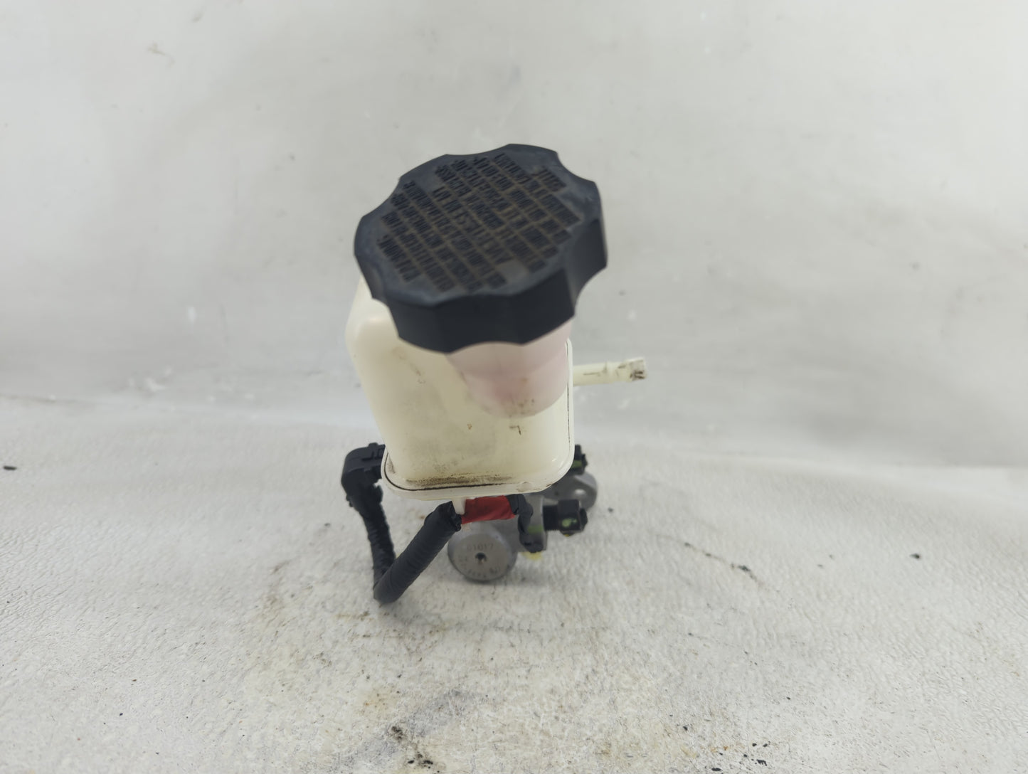 2015-2019 Hyundai Sonata Brake Master Cylinder 1290490 - Oemusedautoparts1.com