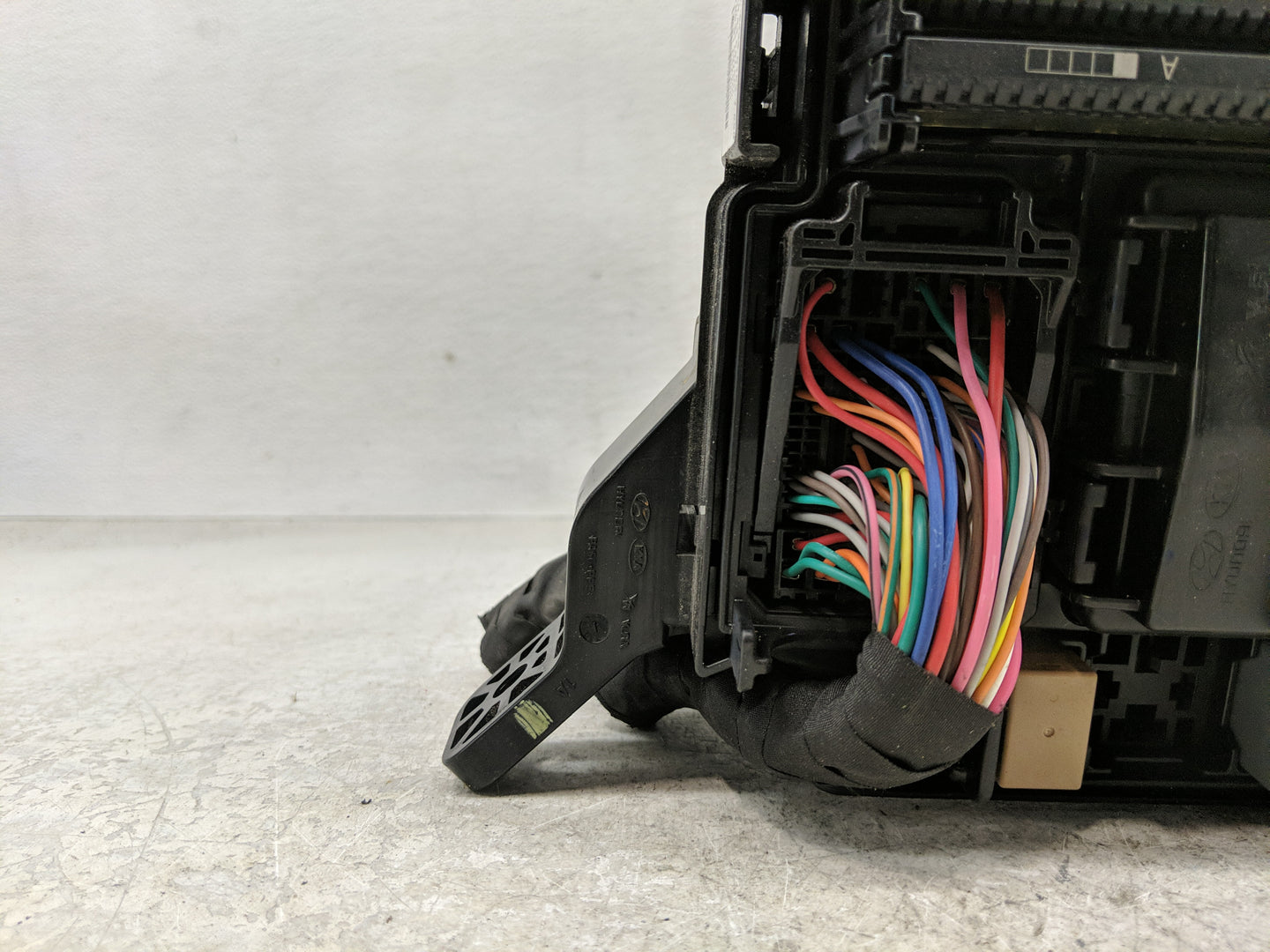 2015 Hyundai Sonata Fusebox Fuse Box Panel Relay Module P/N:91950-C1820 Fits OEM Used Auto Parts - Oemusedautoparts1.com