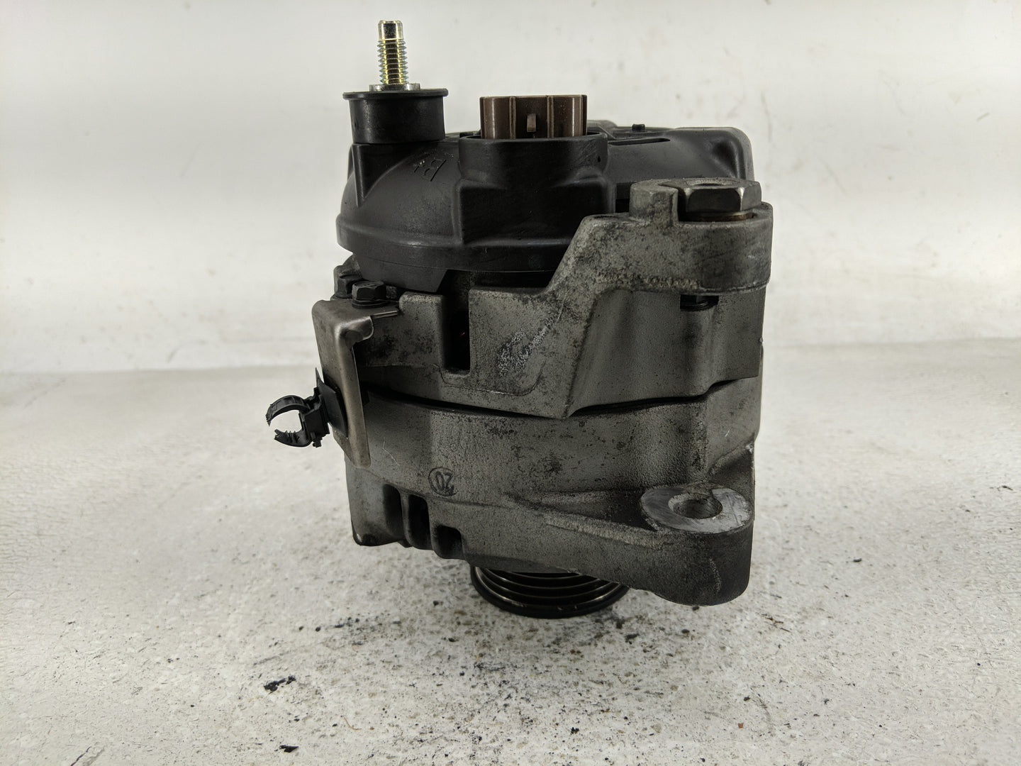 2015-2019 Hyundai Sonata Alternator Replacement Generator Charging Assembly Engine OEM P/N:37300-2G061 Fits OEM Used Auto Pa