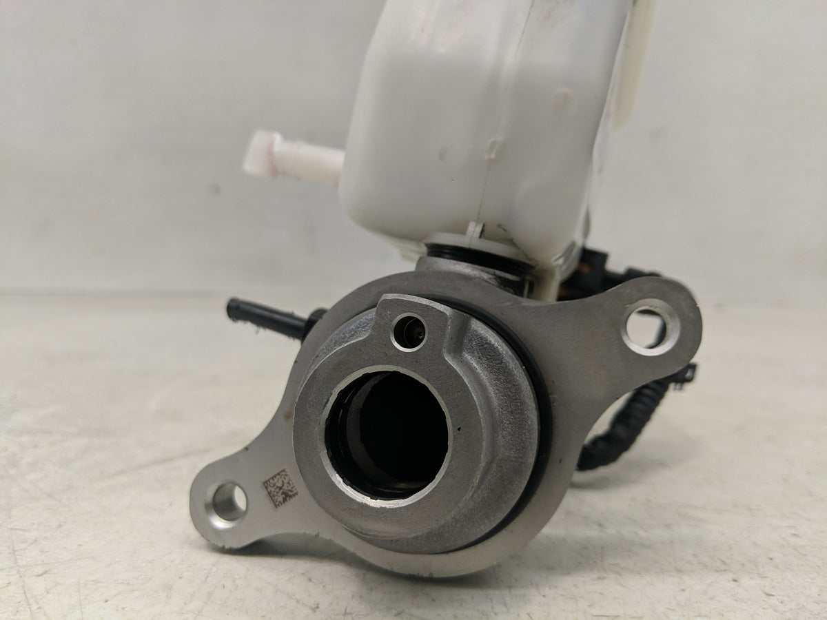 2015-2019 Hyundai Sonata Brake Master Cylinder 1312105 - Oemusedautoparts1.com