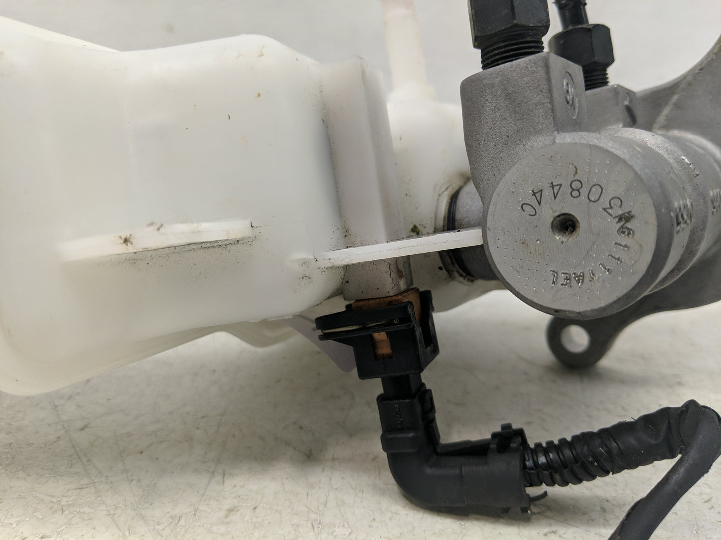 2015-2019 Hyundai Sonata Brake Master Cylinder - Oemusedautoparts1.com