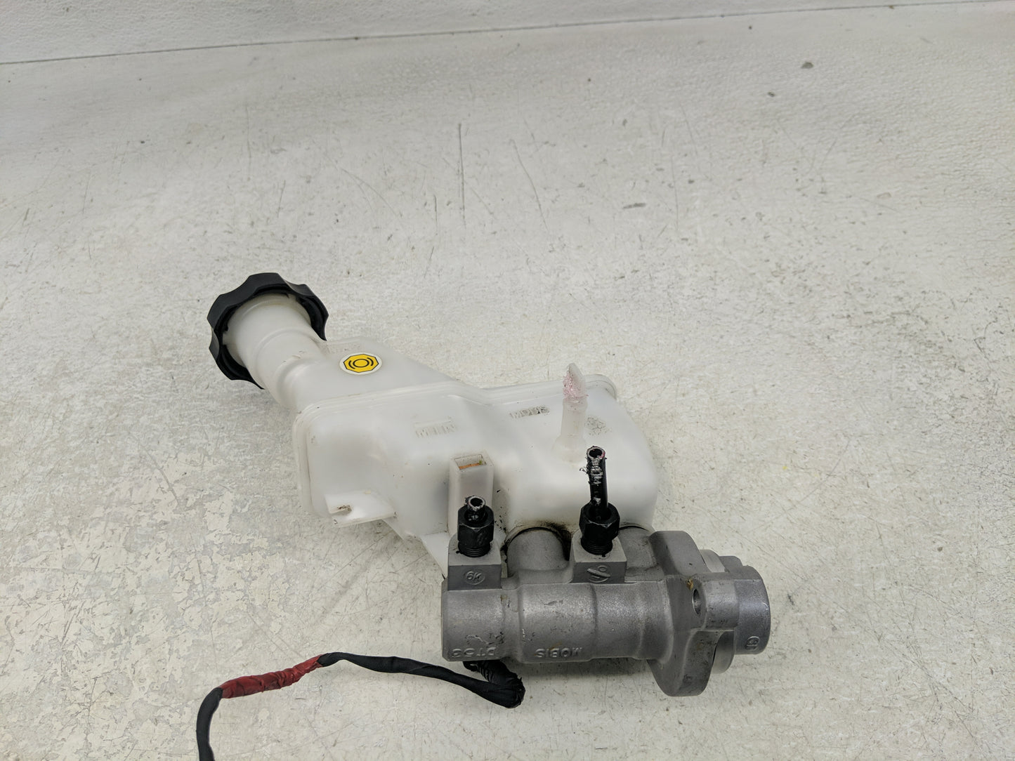 2015-2019 Hyundai Sonata Brake Master Cylinder 1312105 - Oemusedautoparts1.com