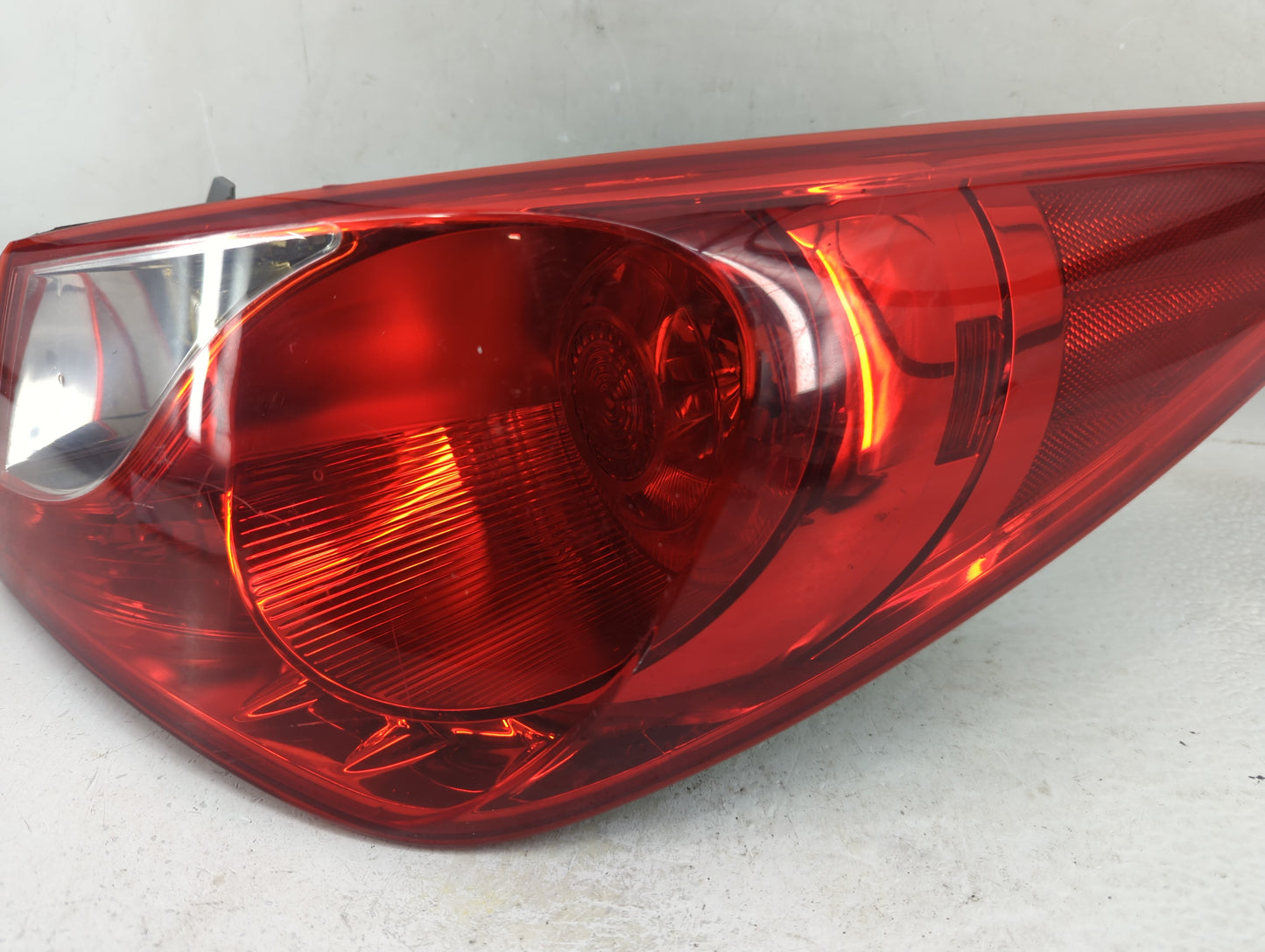 2011-2015 Hyundai Sonata Tail Light Assembly Passenger Right OEM P/N:92402-3Q Fits Fits 2011 2012 2013 2014 2015 OEM Used Au