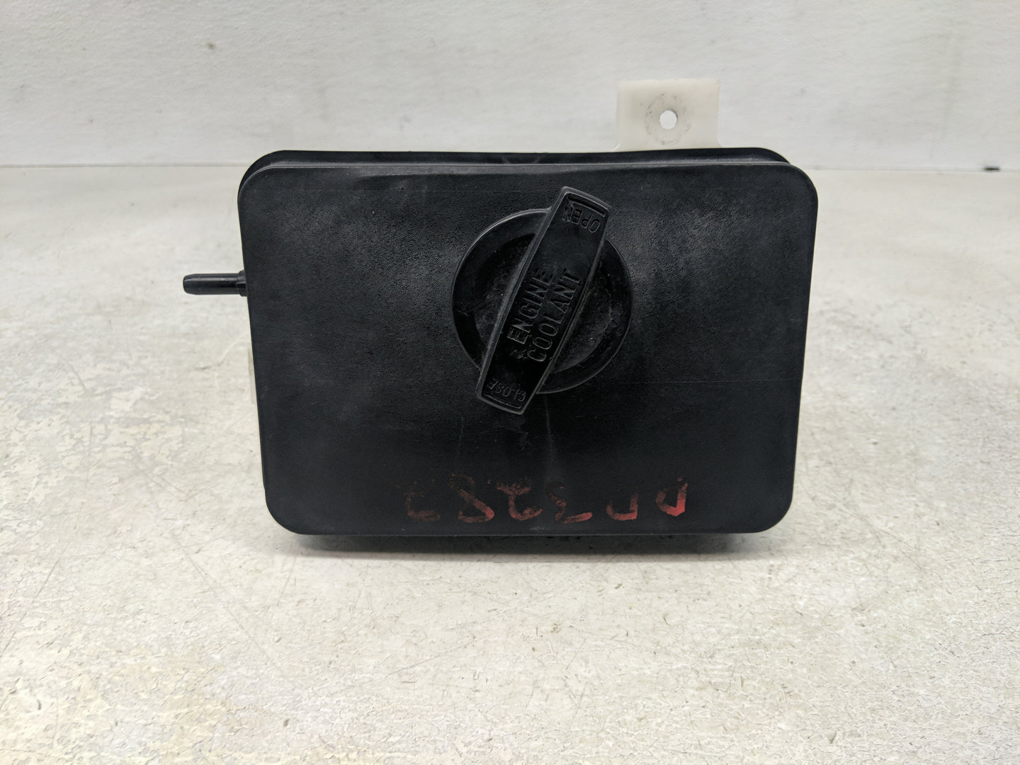 2015-2019 Hyundai Sonata Windshield Washer Fluid Reservoir Bottle Oem - Oemusedautoparts1.com