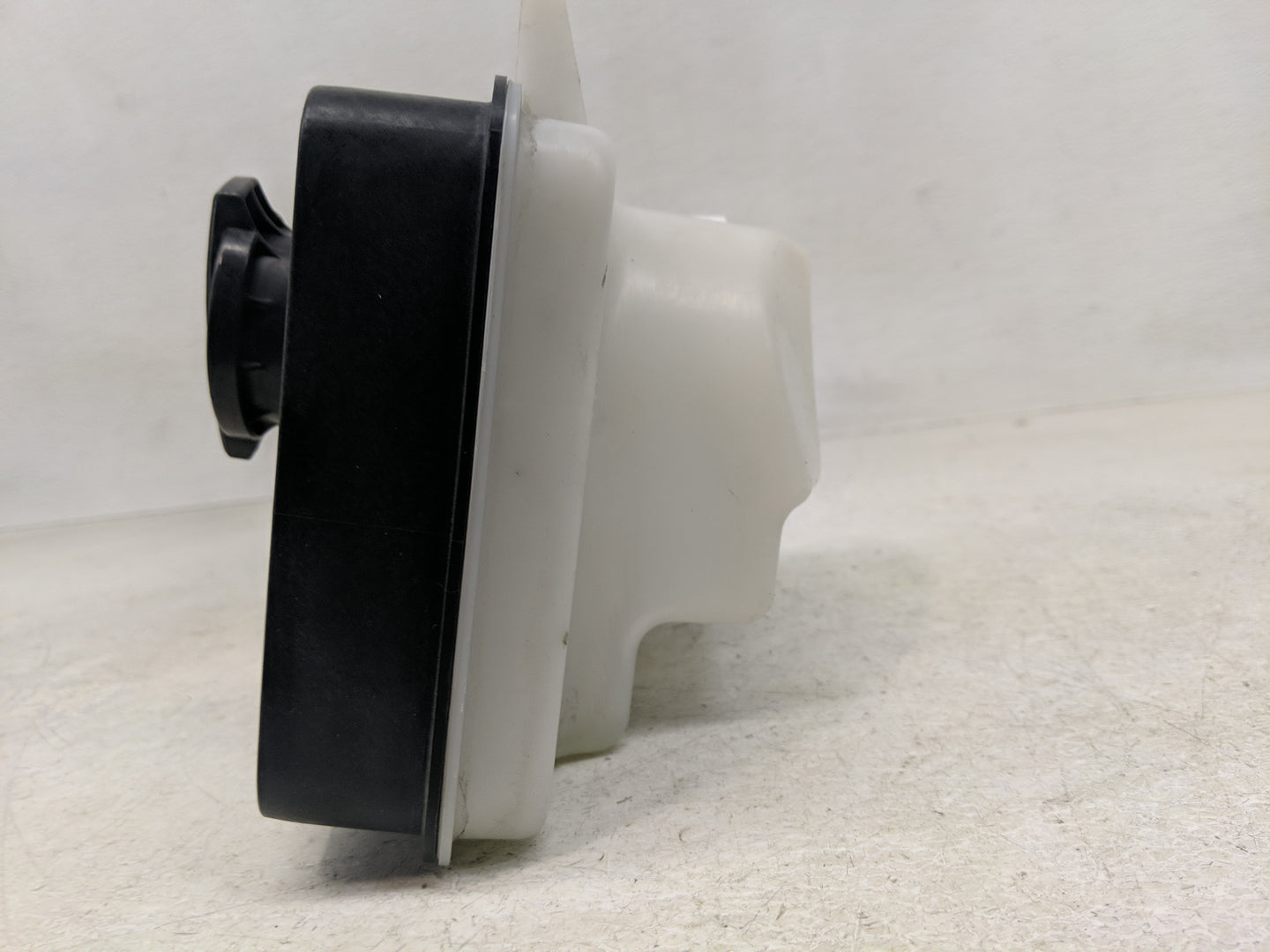 2015-2019 Hyundai Sonata Windshield Washer Fluid Reservoir Bottle Oem - Oemusedautoparts1.com