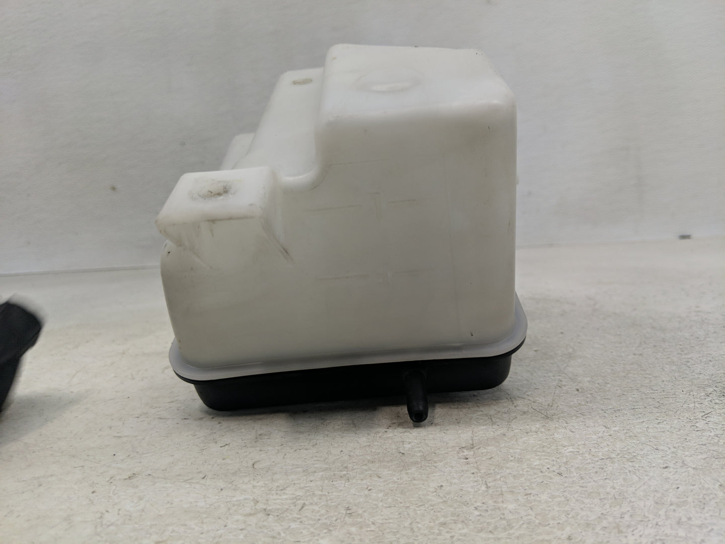 2015-2019 Hyundai Sonata Windshield Washer Fluid Reservoir Bottle Oem - Oemusedautoparts1.com