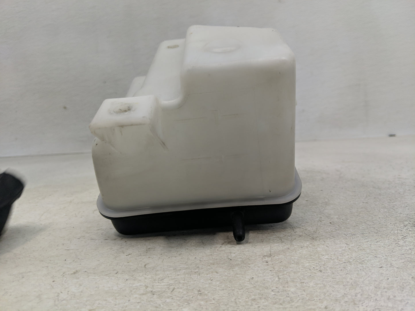 2015-2019 Hyundai Sonata Windshield Washer Fluid Reservoir Bottle Oem - Oemusedautoparts1.com